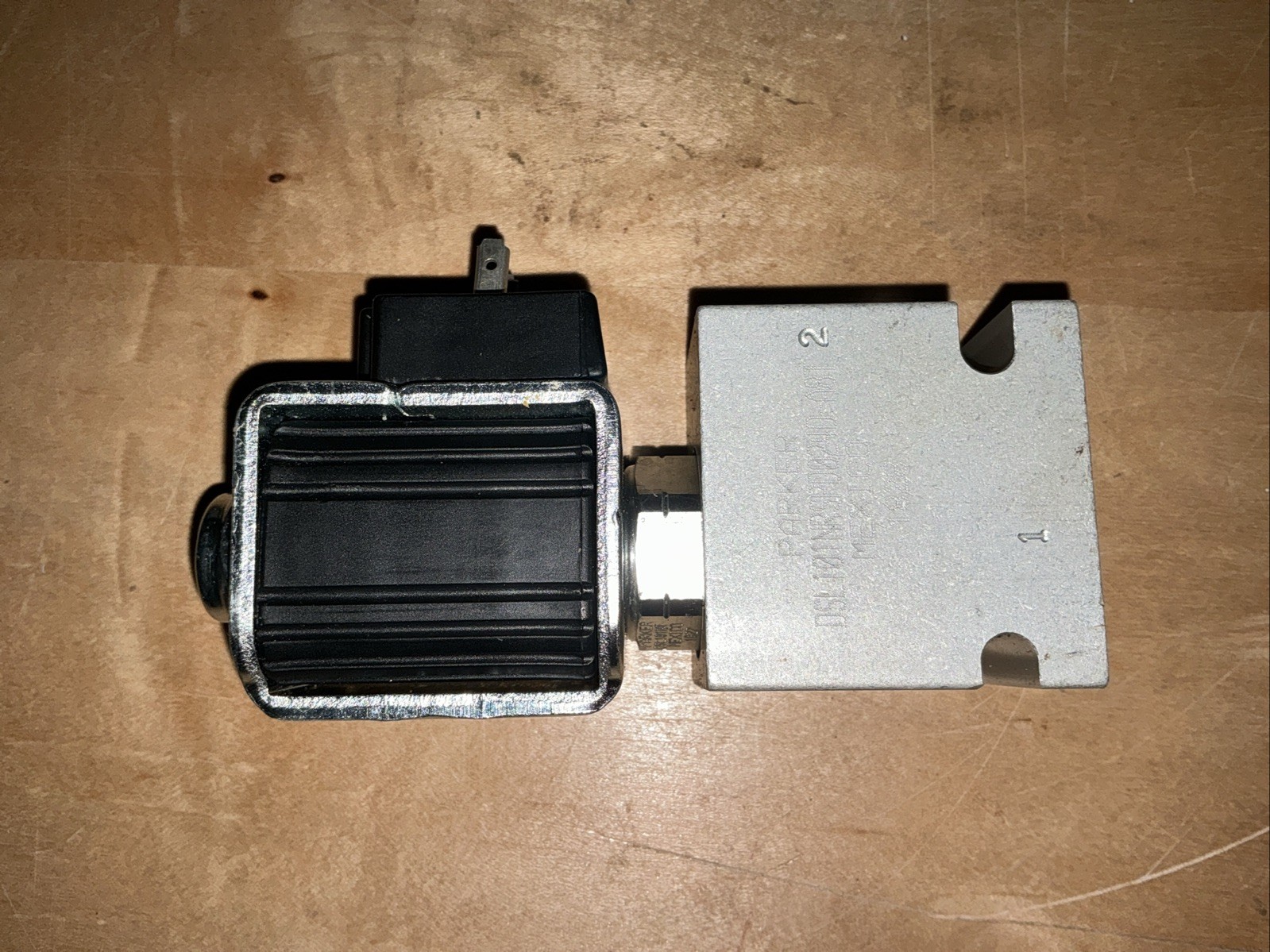 Parker Hannifin Hydraulic Cartridge Valve Body B10-2-A8T 4820-01-667-9947 24 VDC