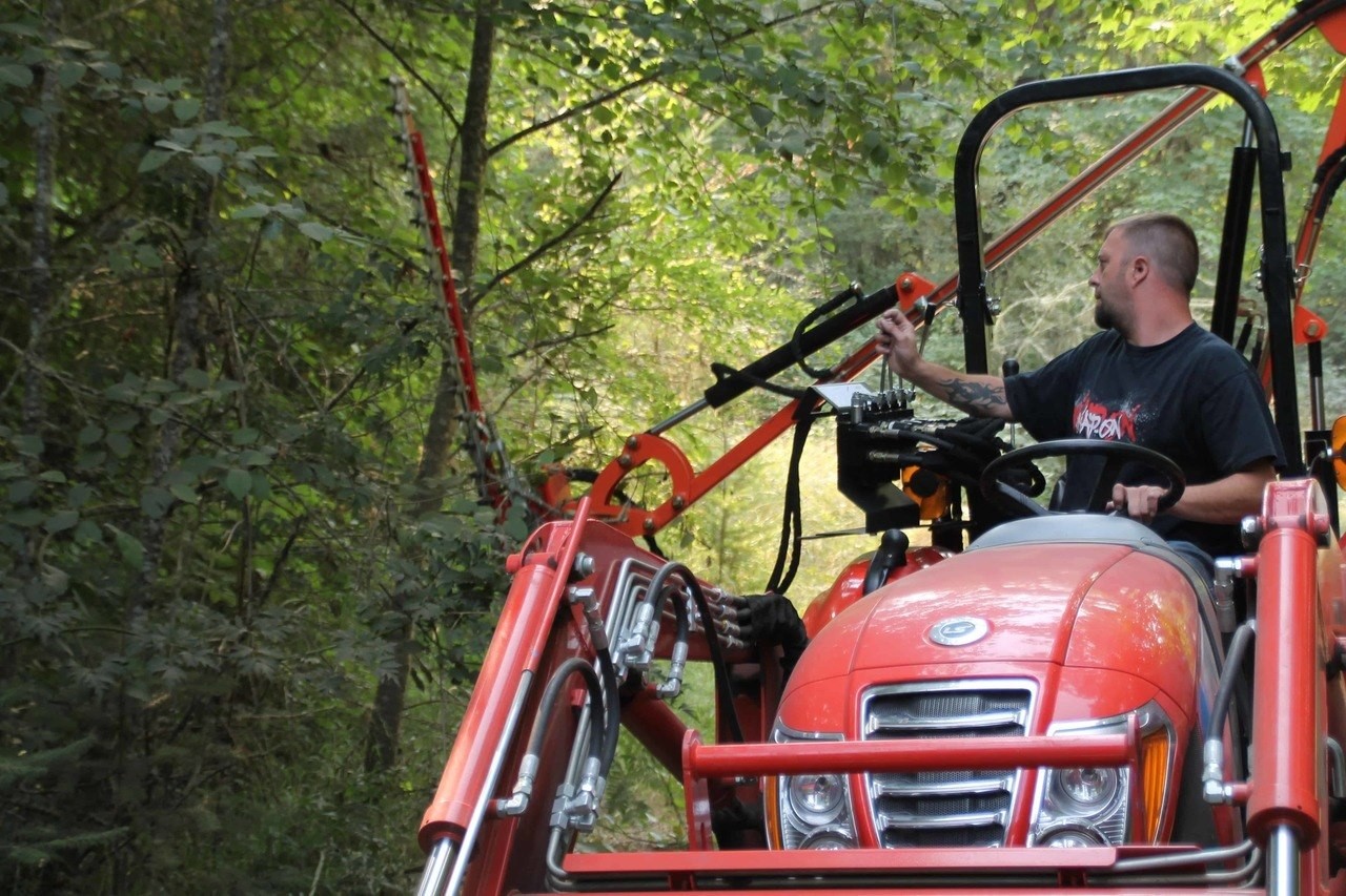 Hydraulic Boom with 5′ Sickle Brush Mower, FH-BRM150