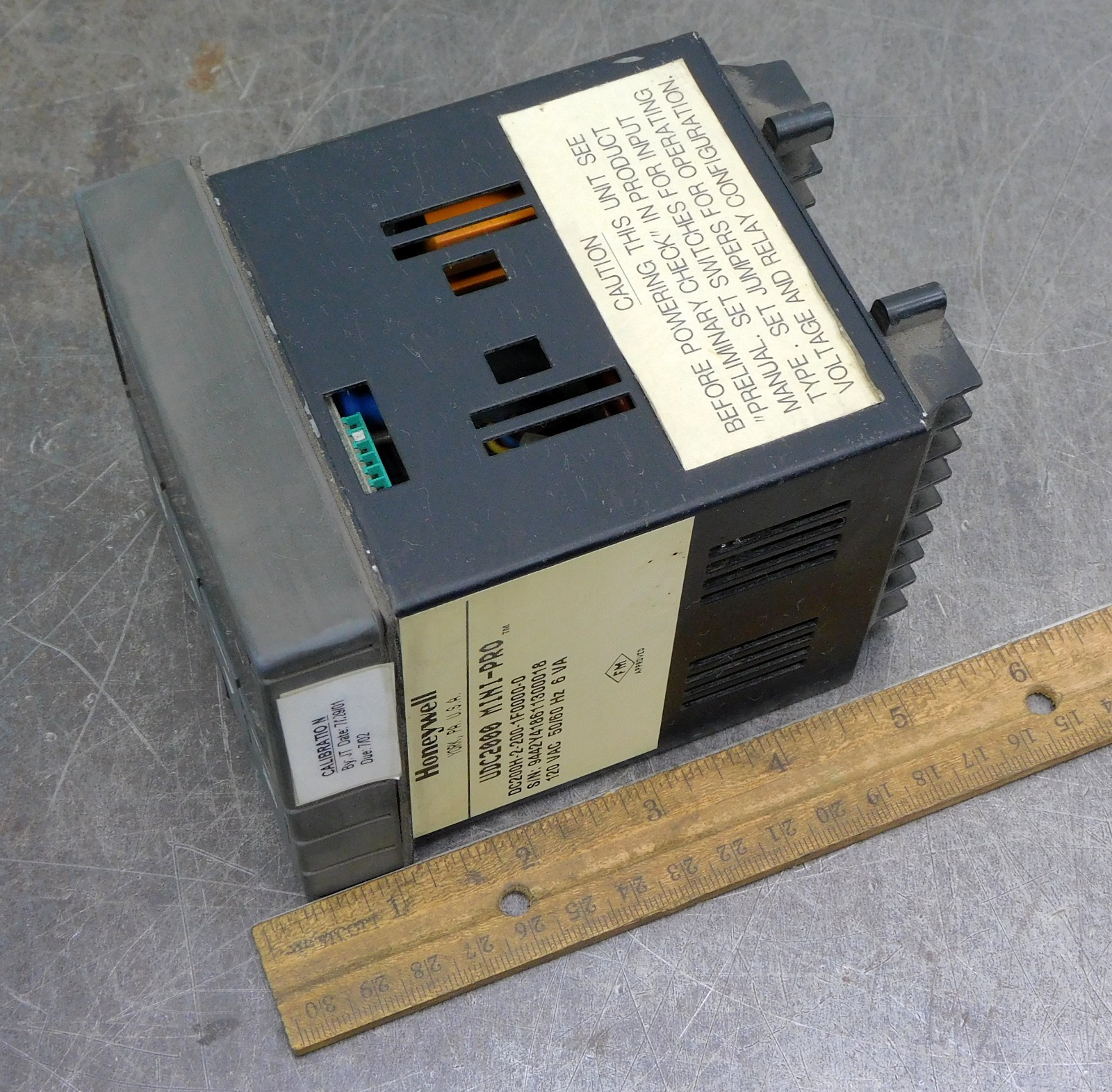 Honeywell UDC2000 MiniPro Digital Temperature Controller 120V AC 50/60Hz 6VA