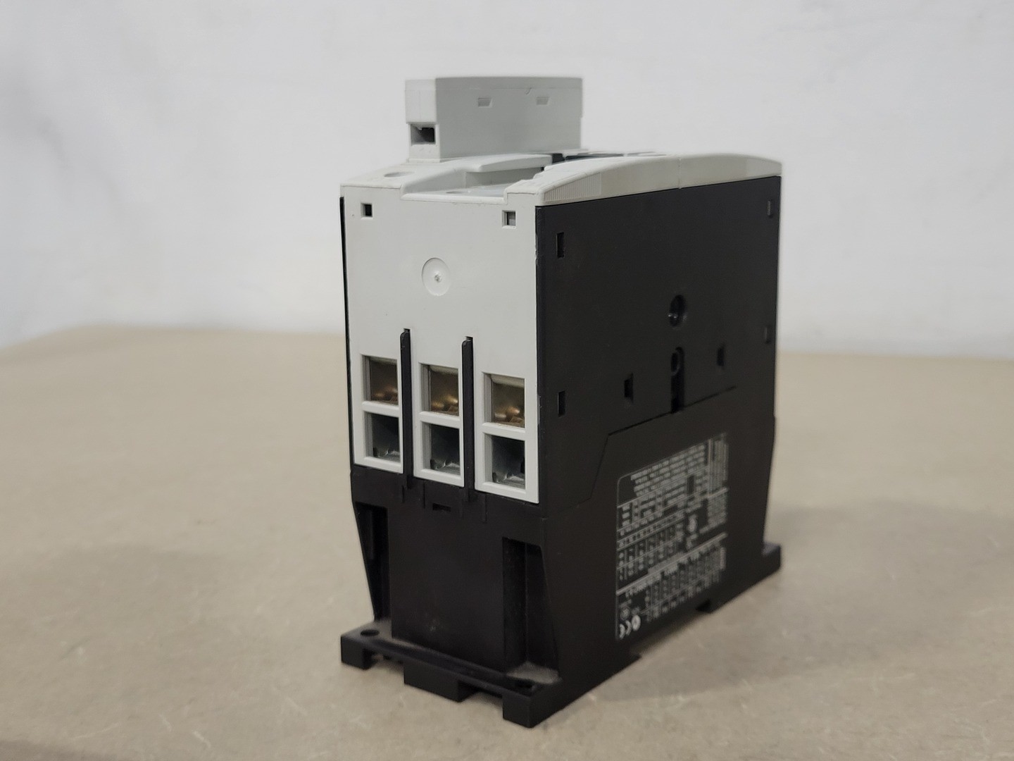 Eaton XTCE040DS1A 40 Amp, 3 Pole, 1NO+1NC, 110/120 VAC Coil Contactor – Parts
