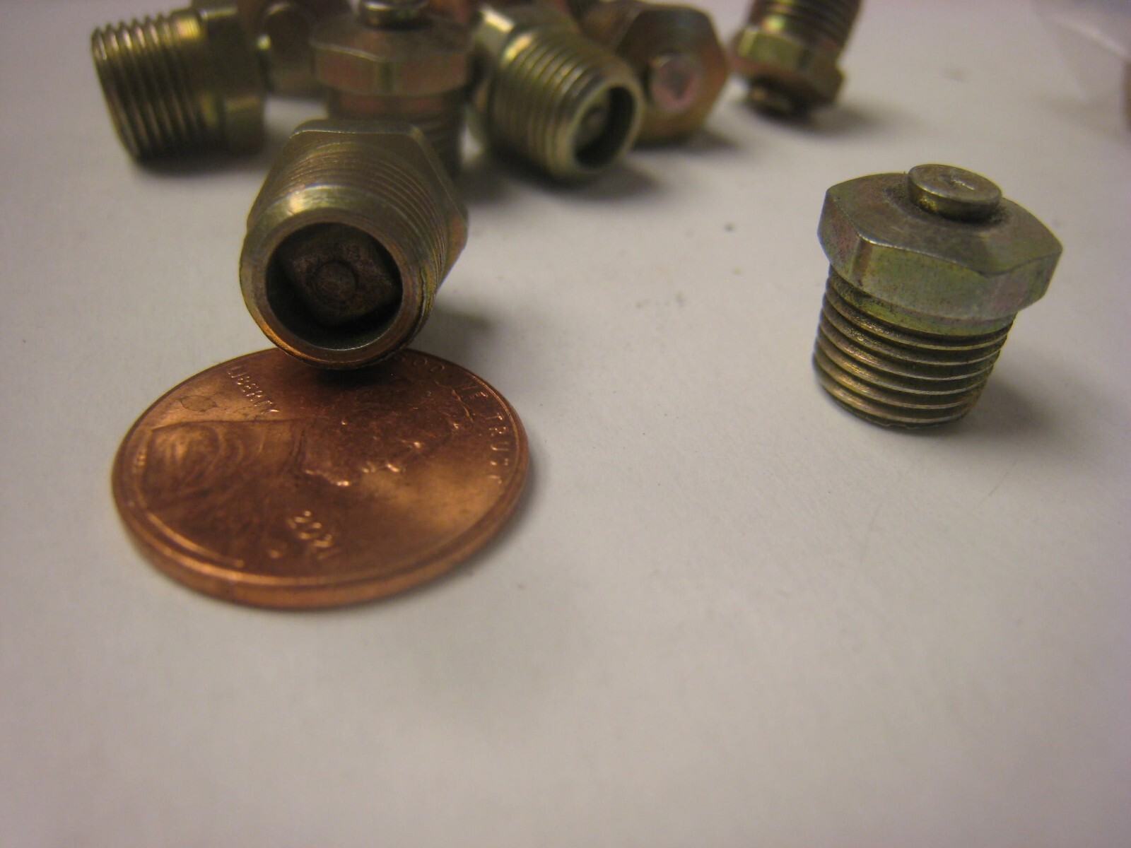 10 – 47640 ALEMITE 1/8 PFT 7.5 lbs to 15 lb pressure RELIEF Fittings Lot of 10