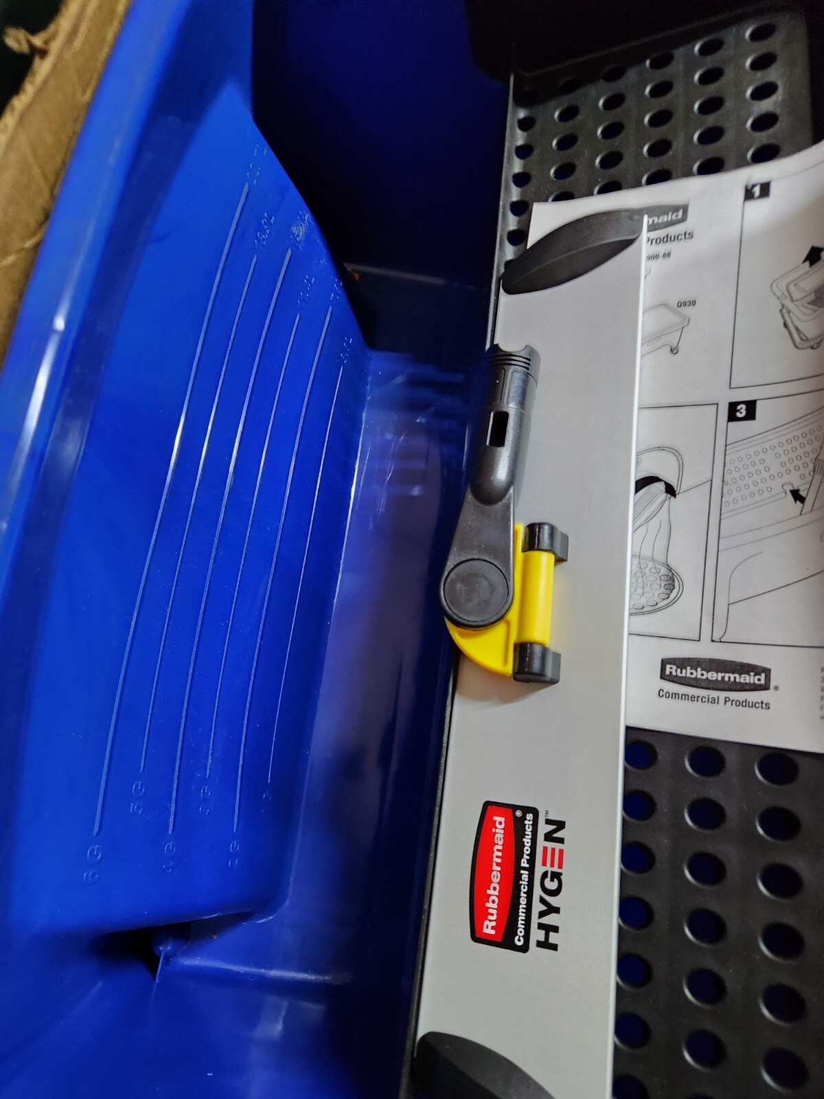 Rubbermaid 27 Gal Microfiber Floor Finishing System (Blue/Black/White) Q050 NEW