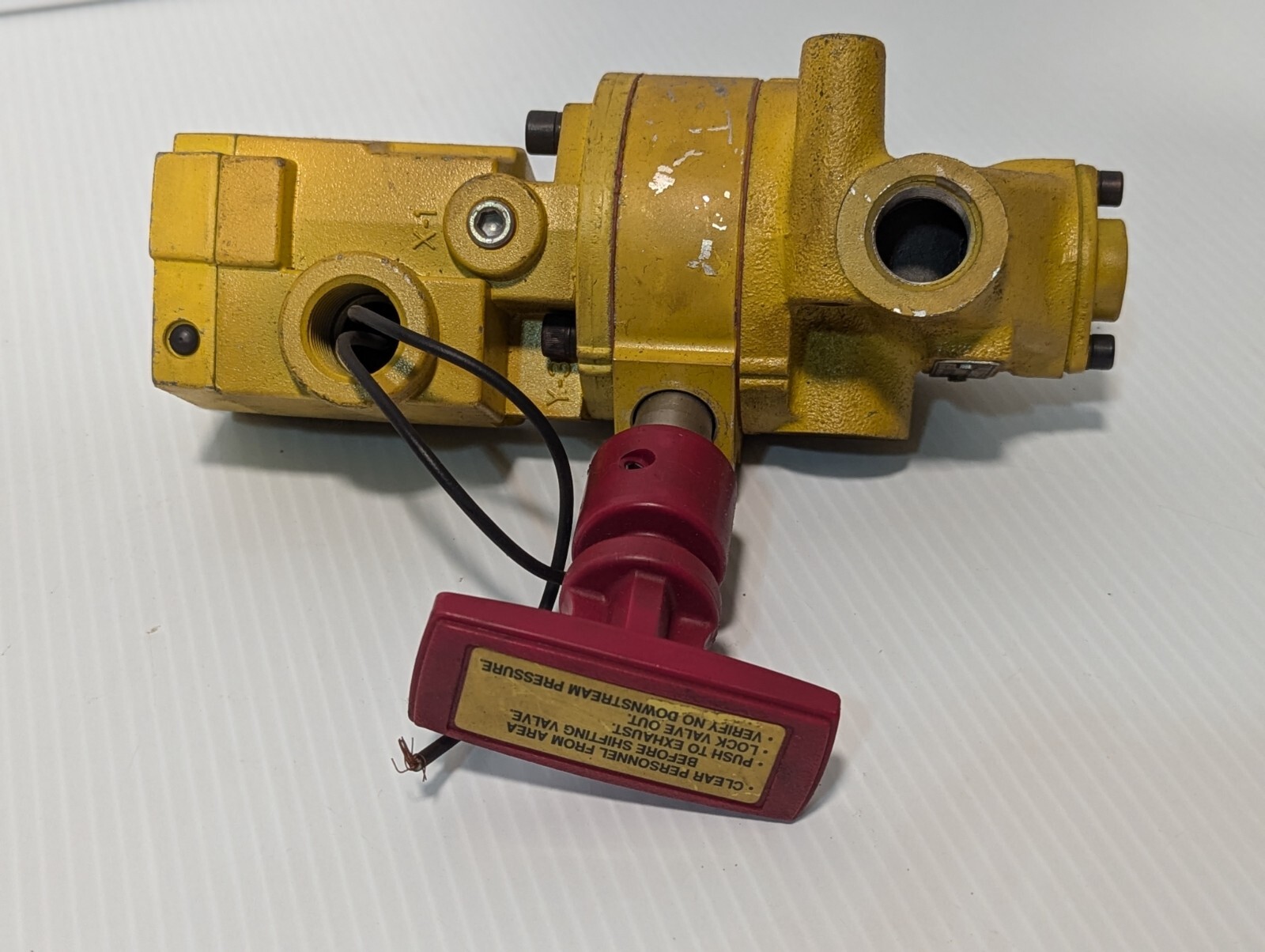 Ross W998H79105, Y2773A4082 Pneumatic Solenoid LOX Lock-Out Control Valve