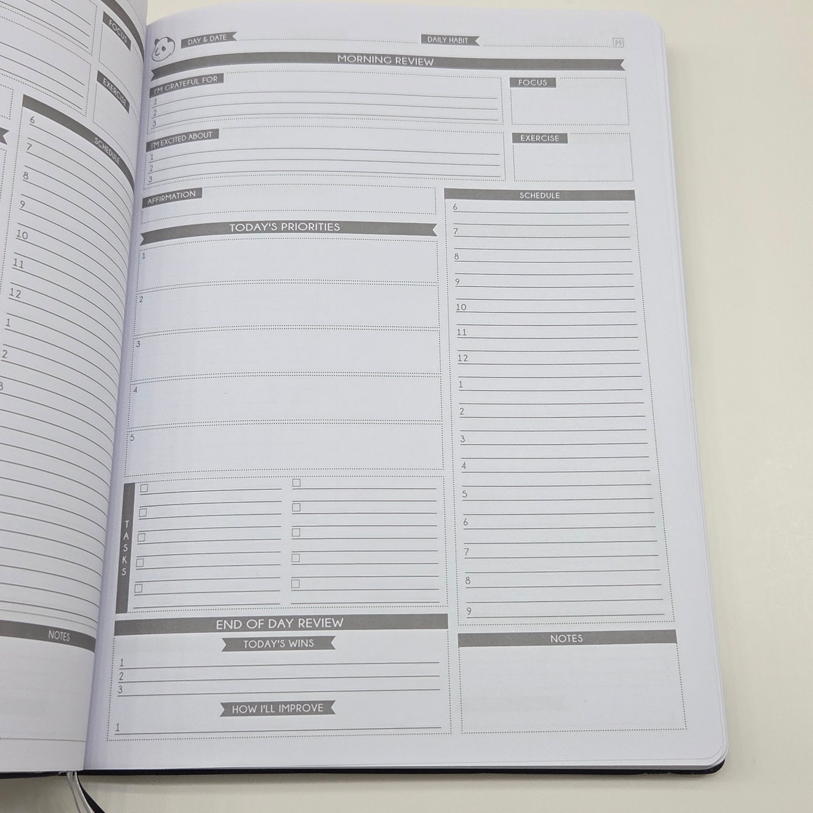 Panda Planner Pro Non-Dated 6 Month Weekly Daily Softcover Black Lg 8.5″ x 11″