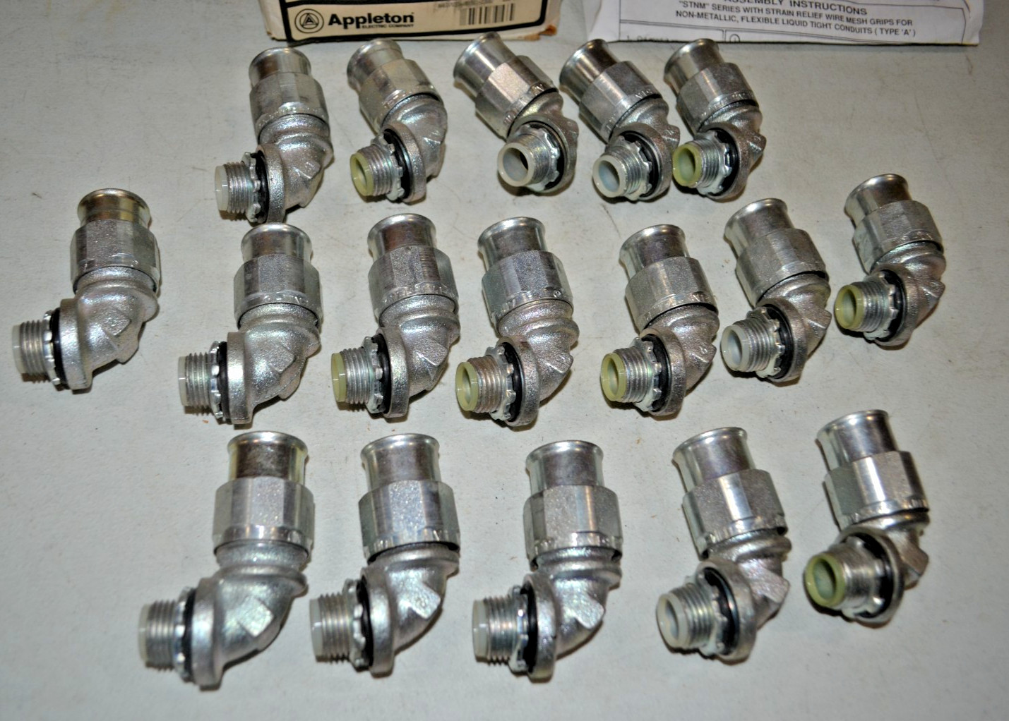 Appleton ~ STNM-9050 ~ Conduit Connector STNM9050 (Pack of 17) ~ NEW