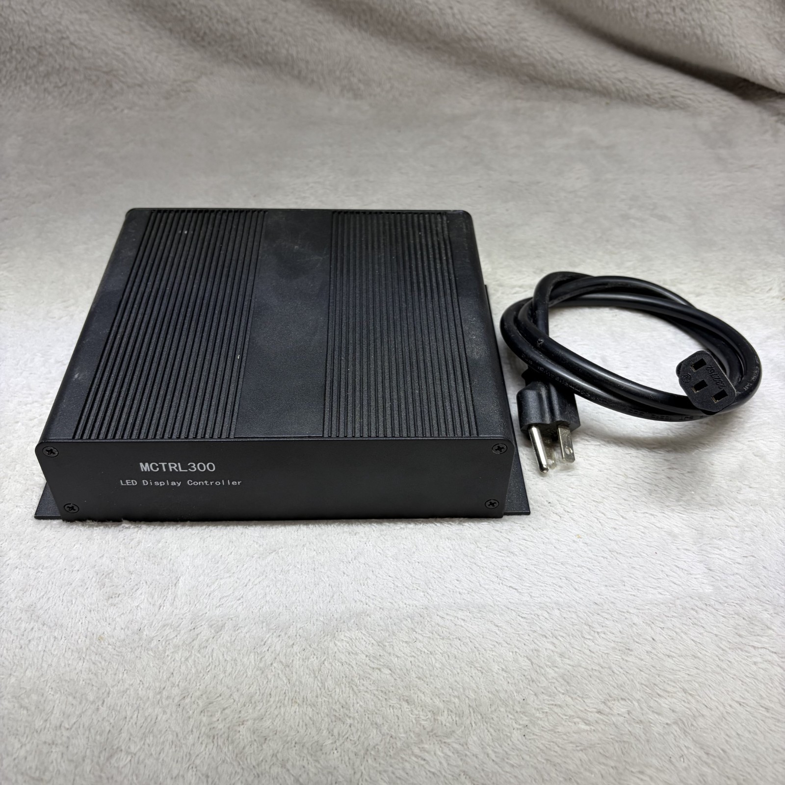 NOVASTAR MCTRL300 SYNCHRONOUS LED DISPLAY CONTROLLER BOX WITH POWER CABLE