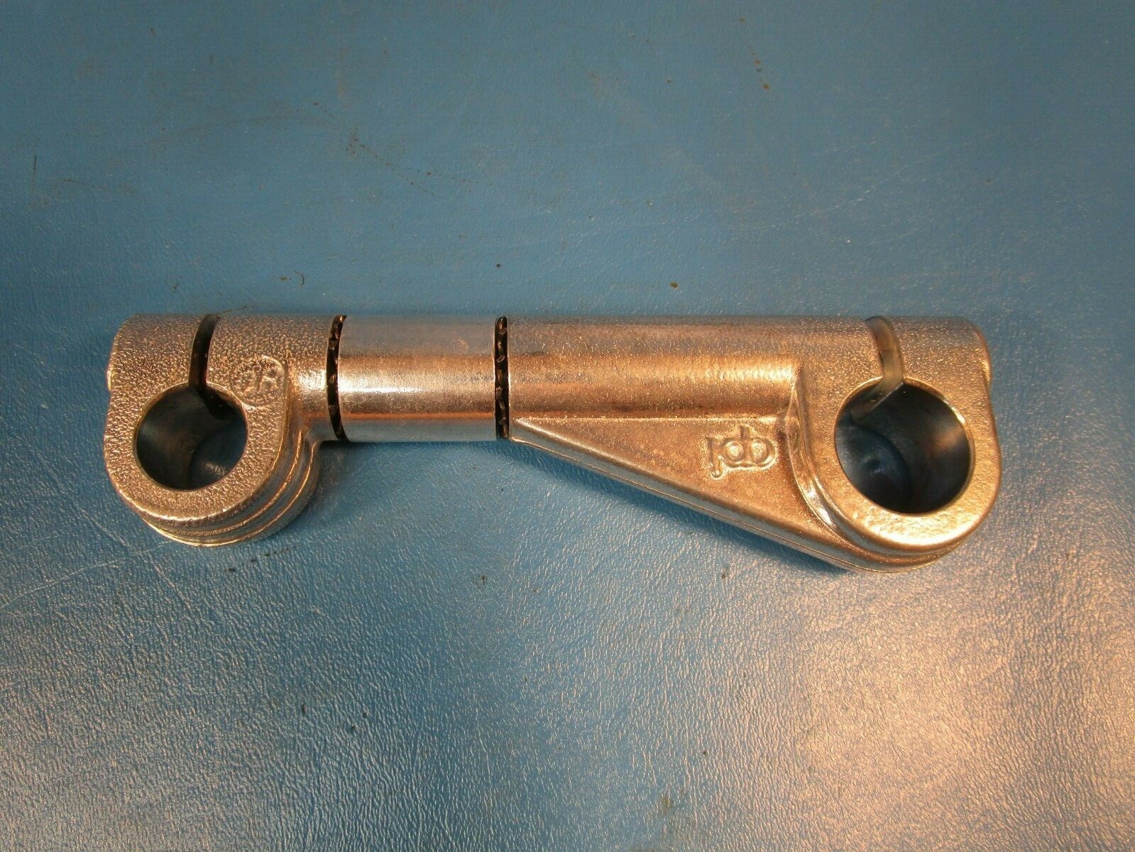 Destaco CPI-500-1-SA, Swivel Arm, 1″ Tube, Aluminum, Silver Finish, 5.300″ Long