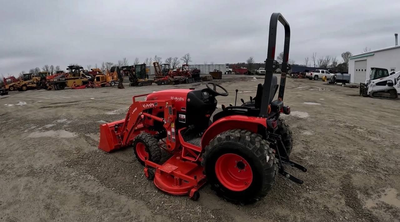 Kubota LX2620 Tractor w/ LA535 Loader & Mower Deck