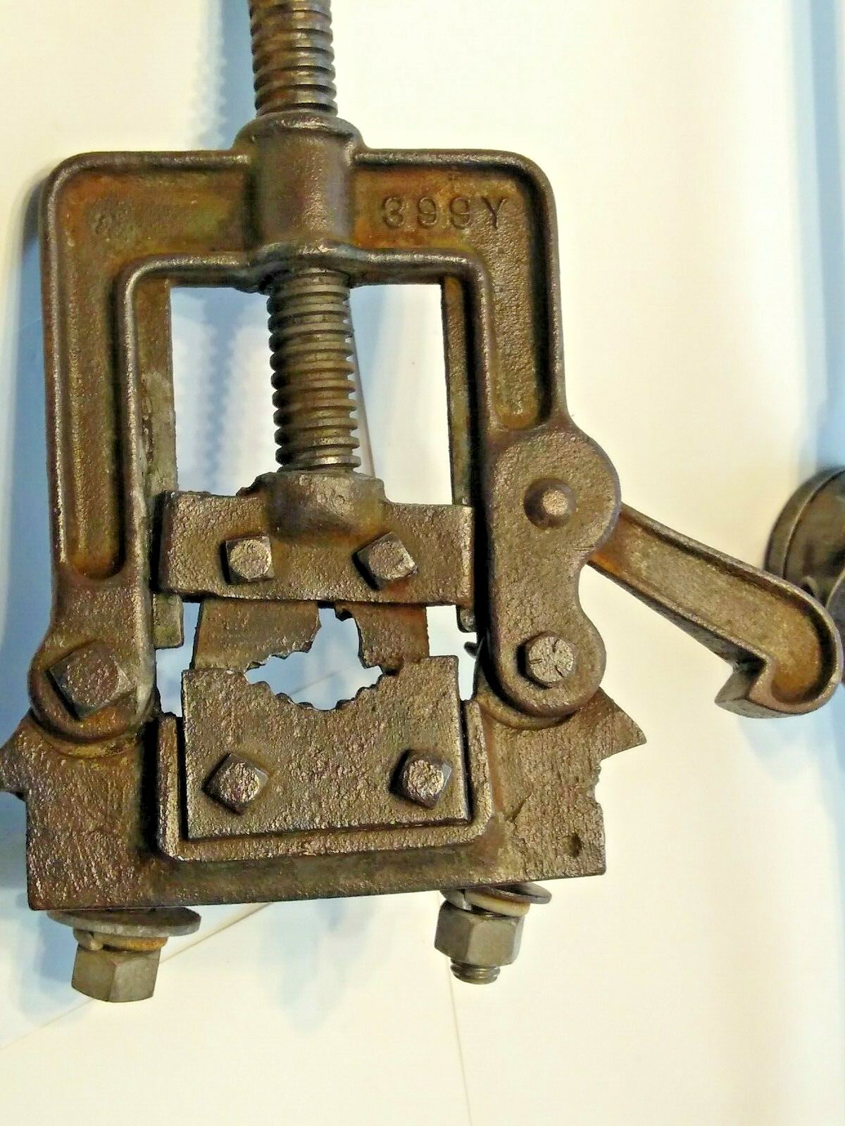 HOLLANDS 399B Pipe Vise (Bench) & Toledo Pipe Threader No. 30, 3/8″, 1/2″, 3/4
