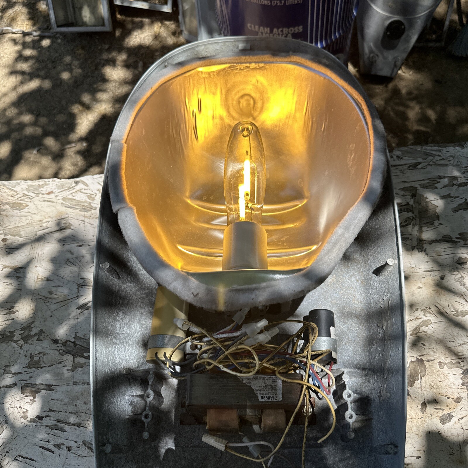 ITT Model 25-200w/250w High Pressure Sodium HPS Light Fixture. No Bulb Or Photo