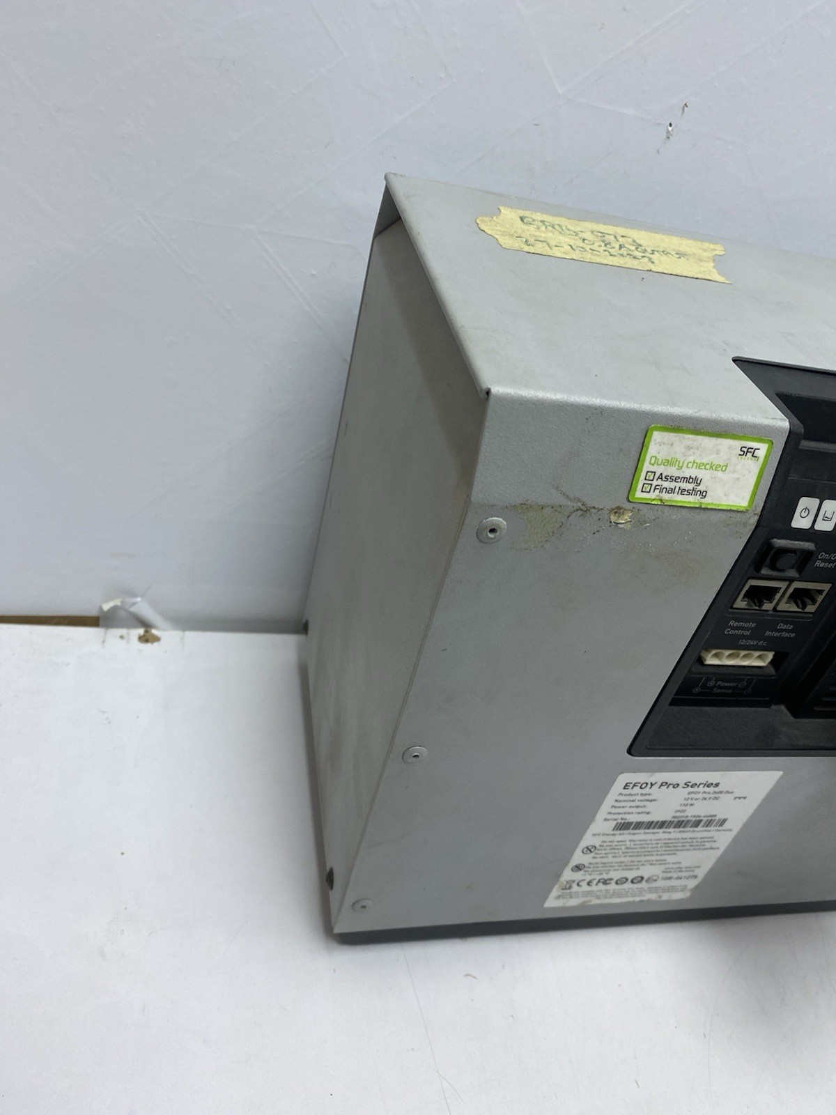 EFOY PRO Series Pro 2400 Duo 12V/24V , 110W (5591 Hr) Output (0.8A)