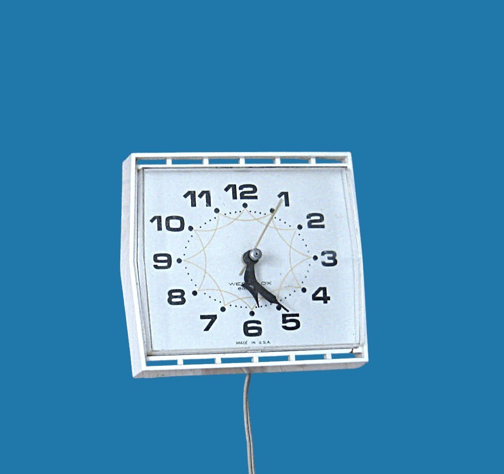 Off-White Westclox Vintage Kitchen Wall Clock; «Melody» Model; Works; Flaws
