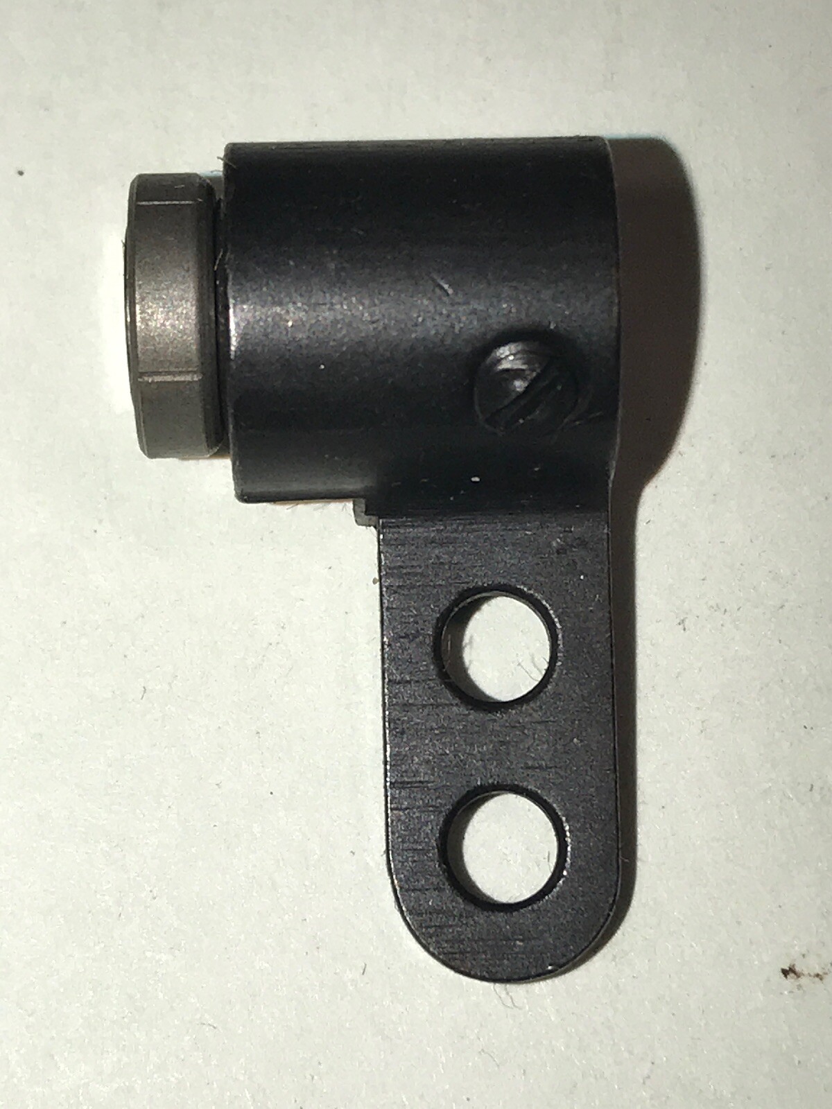 *NOS* 223711- GENUINE SINGER-THREAD RETAINER *FREE SHIPPING*