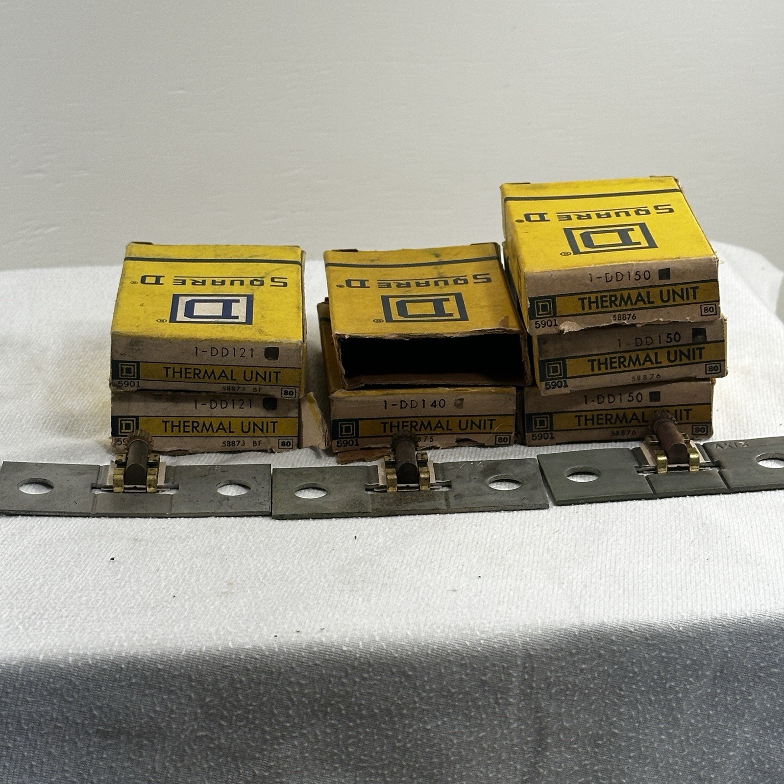 LOT OF 7 NEW SQUARE D OVERLOAD RELAY THERMAL UNITS 1-DD121, 1-DD140, 1-DD150