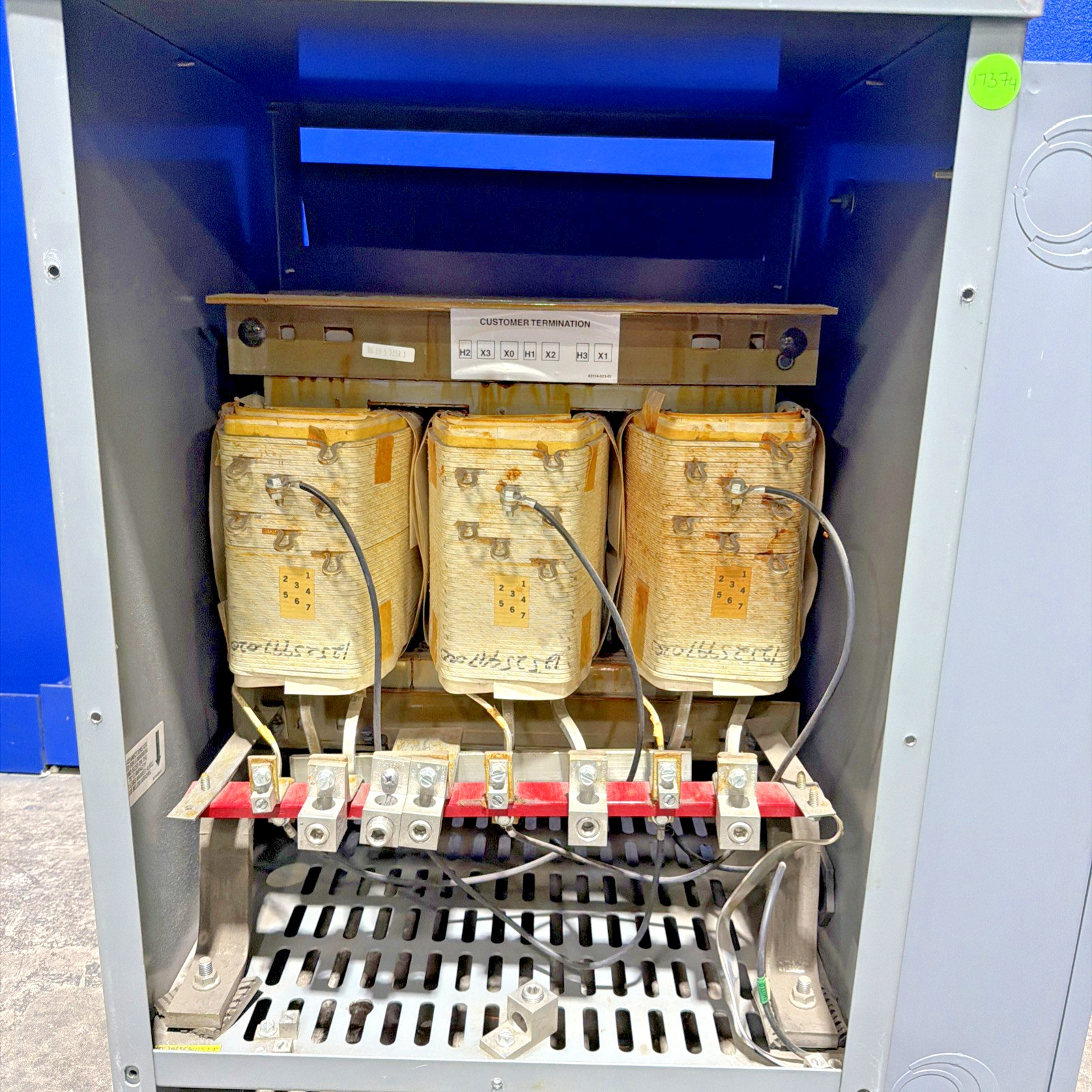 Square D 30kVA 480V Transformer 3PH 60HZ 208Y/120V 30T3HF1SNL 🟦