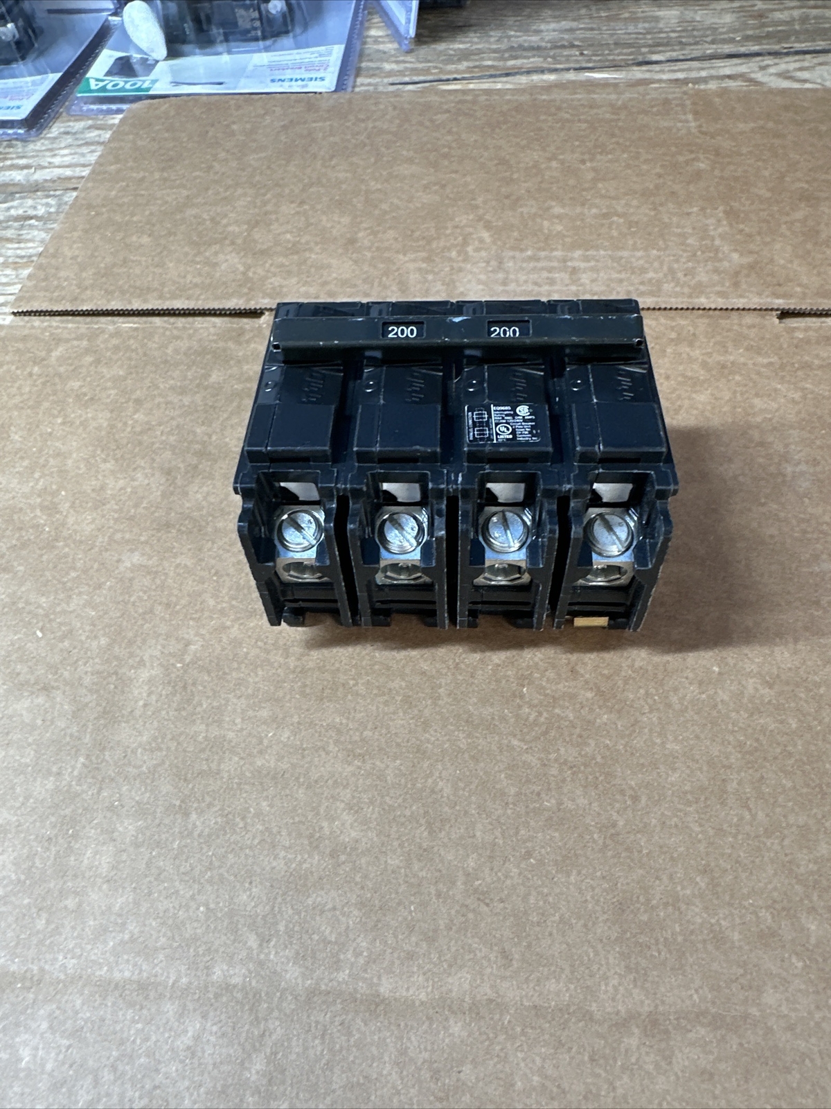 SIEMENS EQ9985 MBK200 2 Pole 200A Type EQ Main Breaker 120 240 VAC NEW TAKEOUT