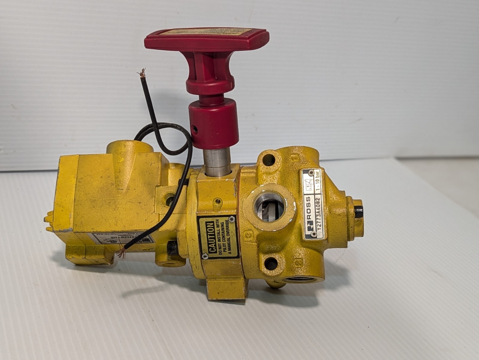 Ross W998H79105, Y2773A4082 Pneumatic Solenoid LOX Lock-Out Control Valve
