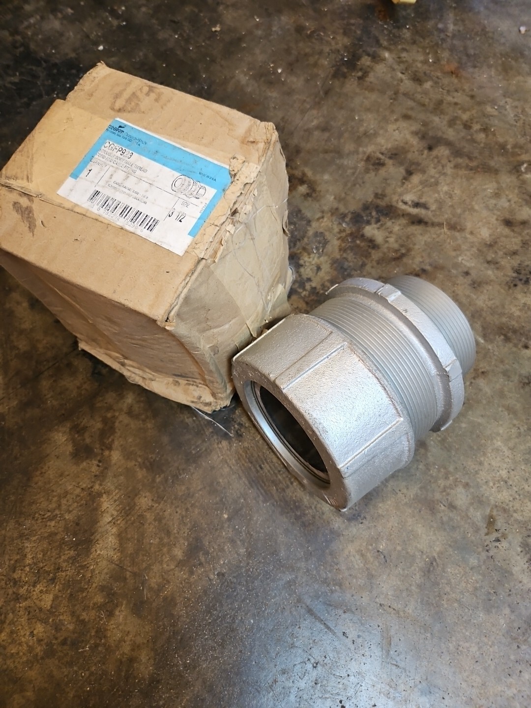 3-1/2″ NPT COOPER CROUSE HINDS CGFP923 WIRE CABLE CORD GRIP 2.50″ – 3.00″