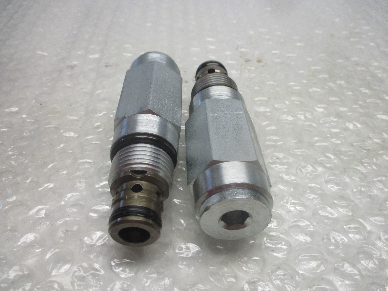 INDUSTRIAL SPARE RV10-26H VALVE LOT OF 2 NSNP