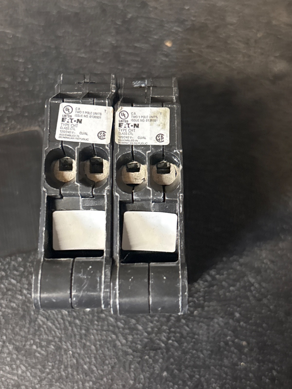 Circuit Breaker Eaton Cutler Hammer CHT1515 15/15 Amp Two 1 Pole Twin