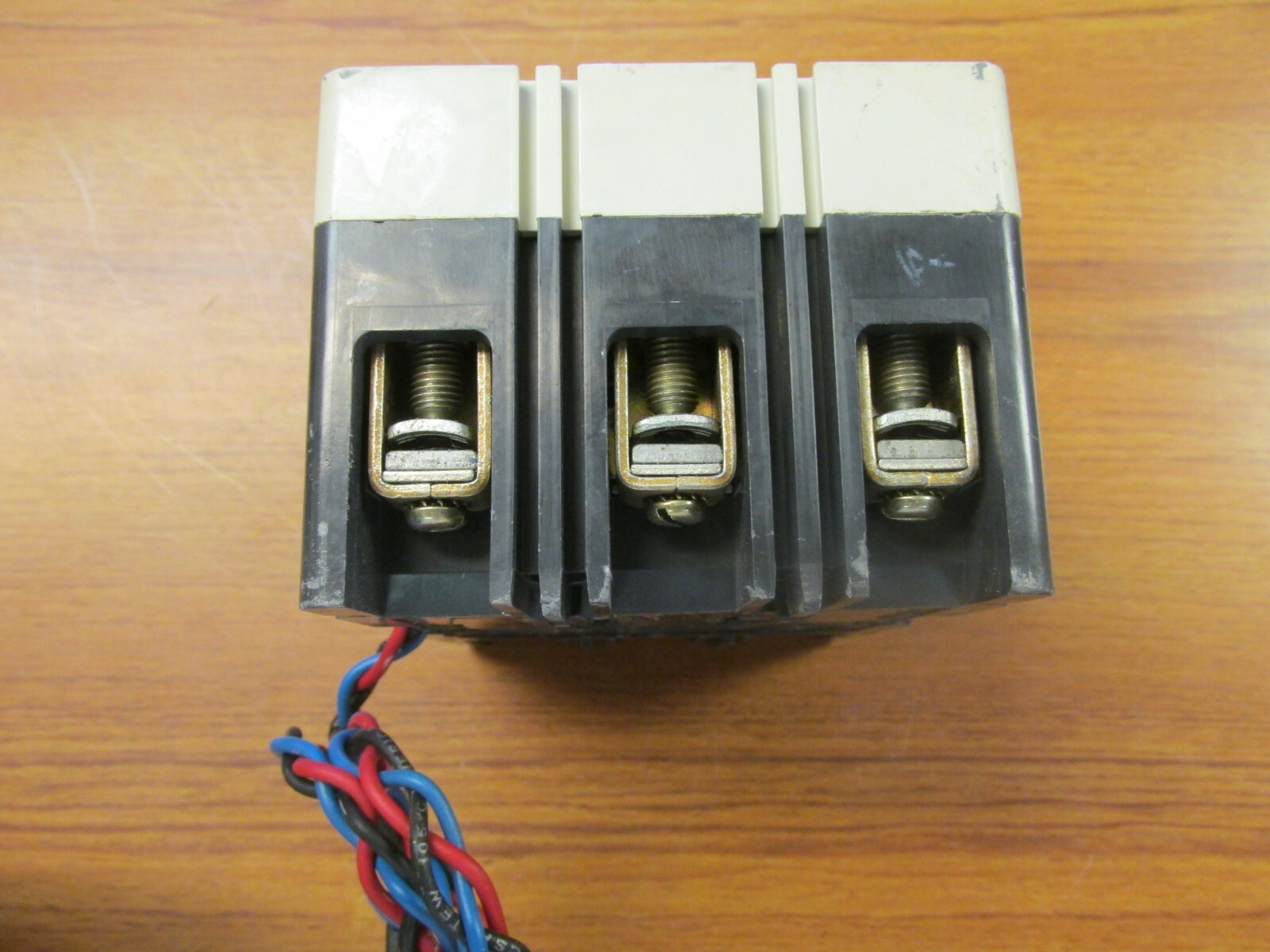 WESTINGHOUSE MOTOR CIRCUIT PROTECTOR 3 POLE 7 AMP HMCP007C0C… VA-135C