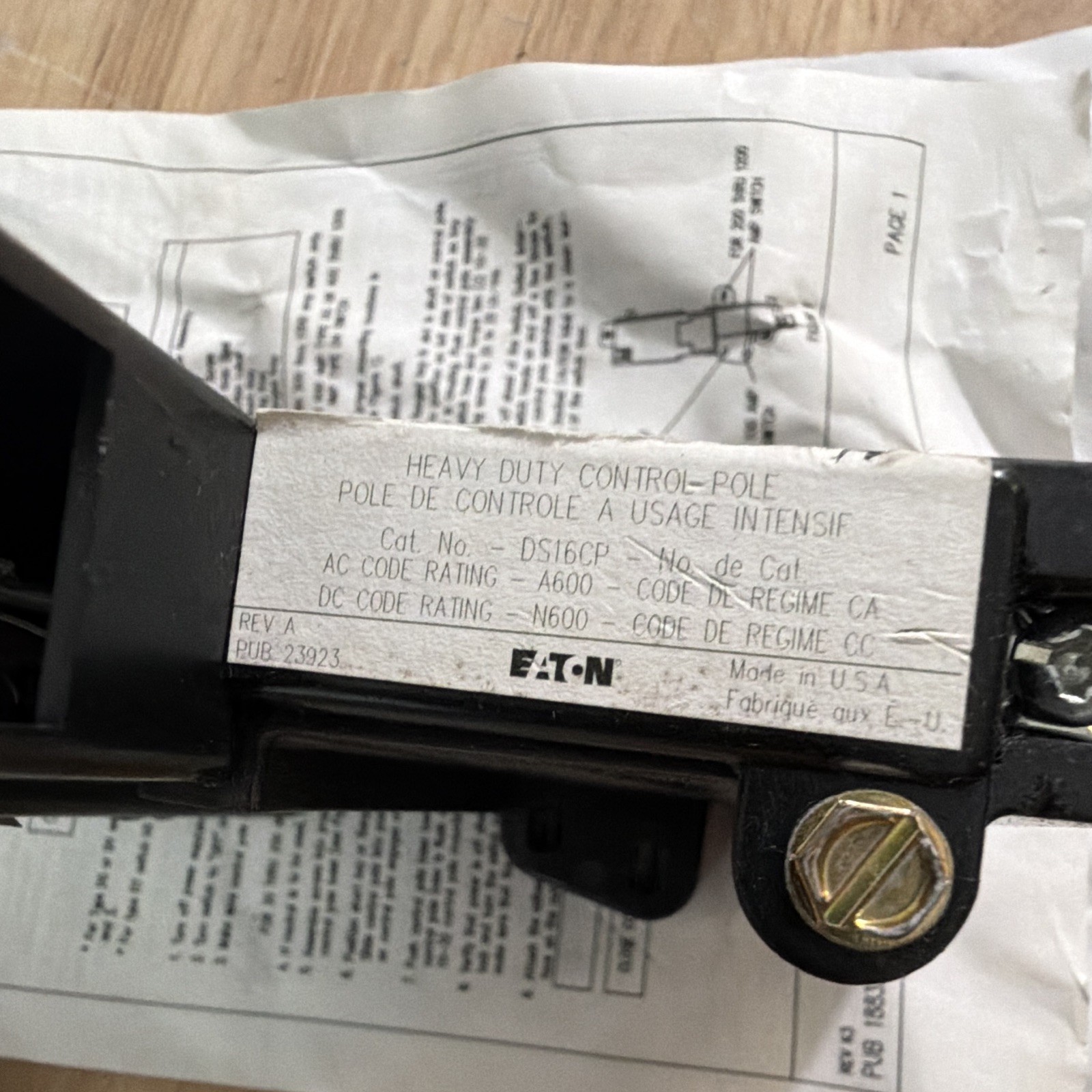 Eaton DS16CP Heavy Duty Control Pole Kit 125V AC/DC 31-40A Black
