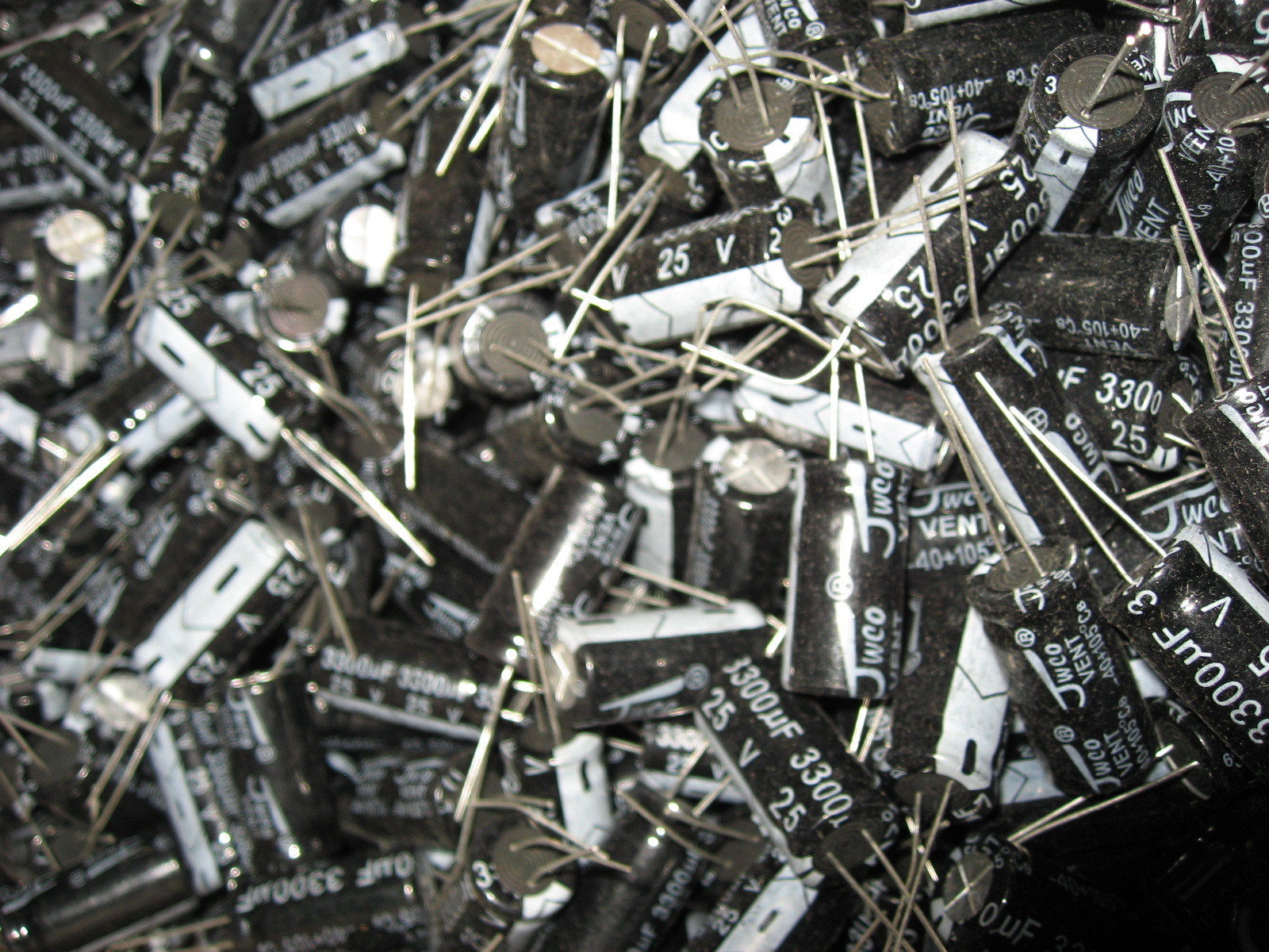 3300uF 25V (100x) Electrolytic Capacitors 25V 3300uF Volume 13×25 mm
