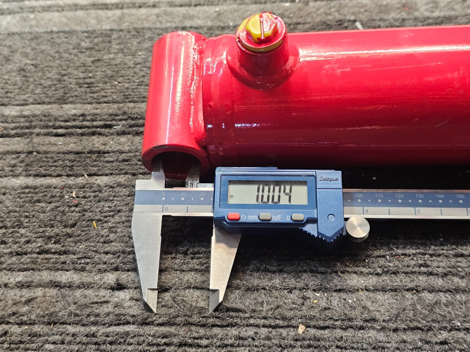 Hydraulic Welded DBL-ActingCylinder 2.89″ OD x 22″ Retracted Length x 1.26″ Rod