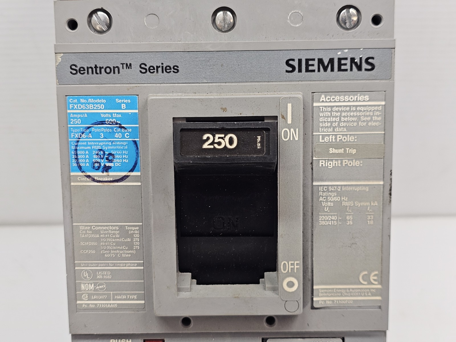Siemens FXD63B250 Sentron 250A Circuit Breaker 3 Pole 600V Used WITH 6 LUGS
