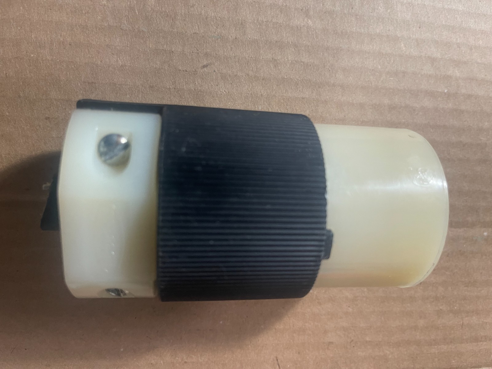 Hubbell HBL2513 NEMA L21-20P 120/208V 30Y Twist Lock Connector
