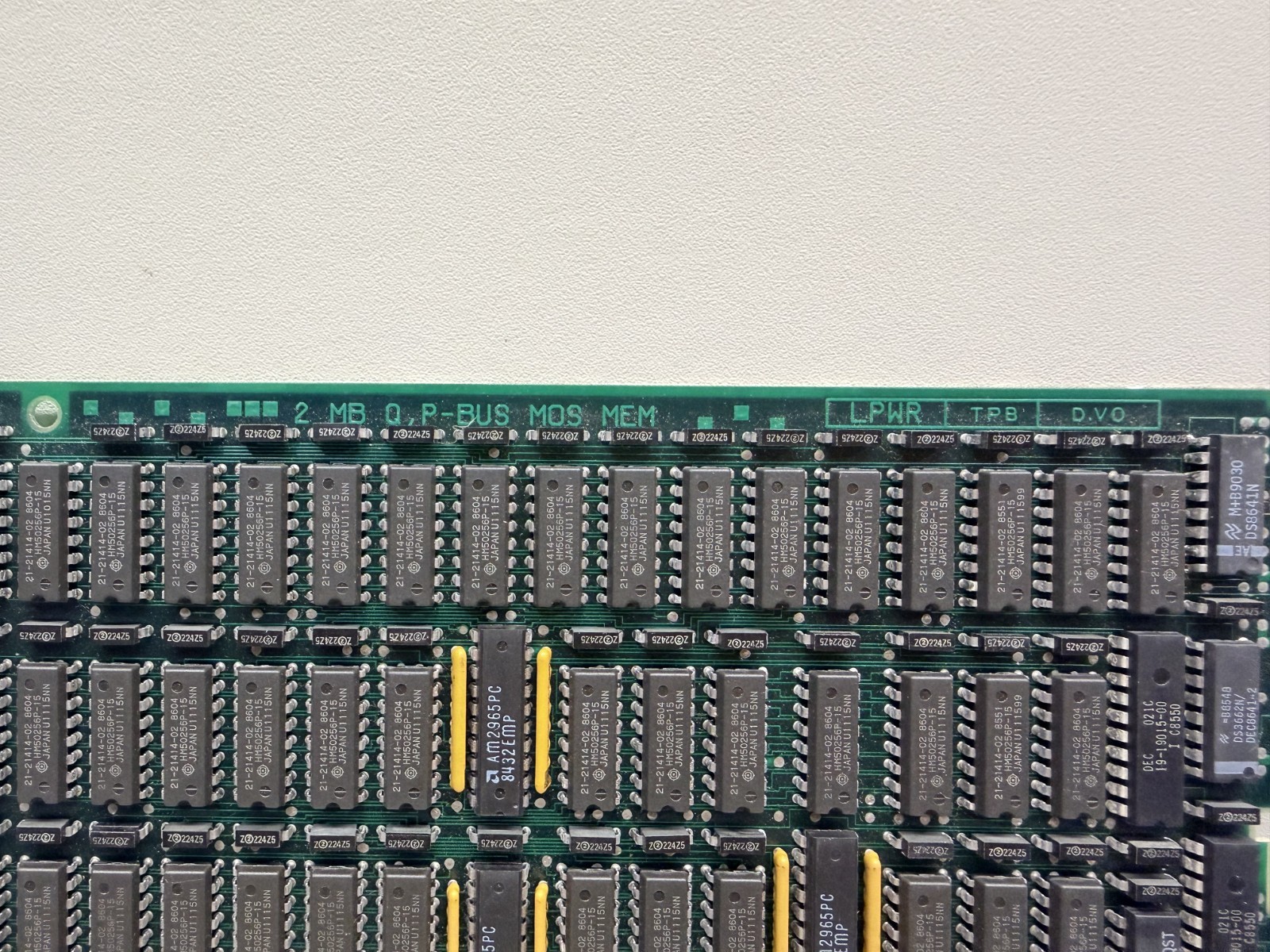 2 MB Q P-BUS MOS MEM