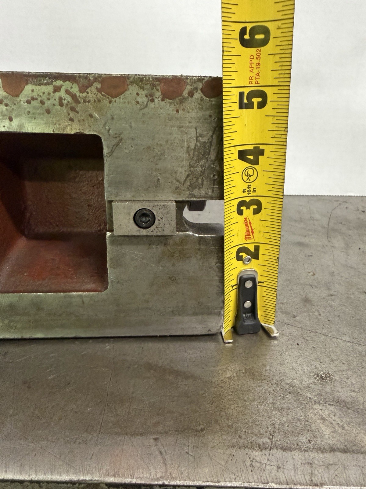 YUASA 553-301, 5.31″ to 6.69″ Center Height Adjustable Tailstock for 8″ Accu-Dex
