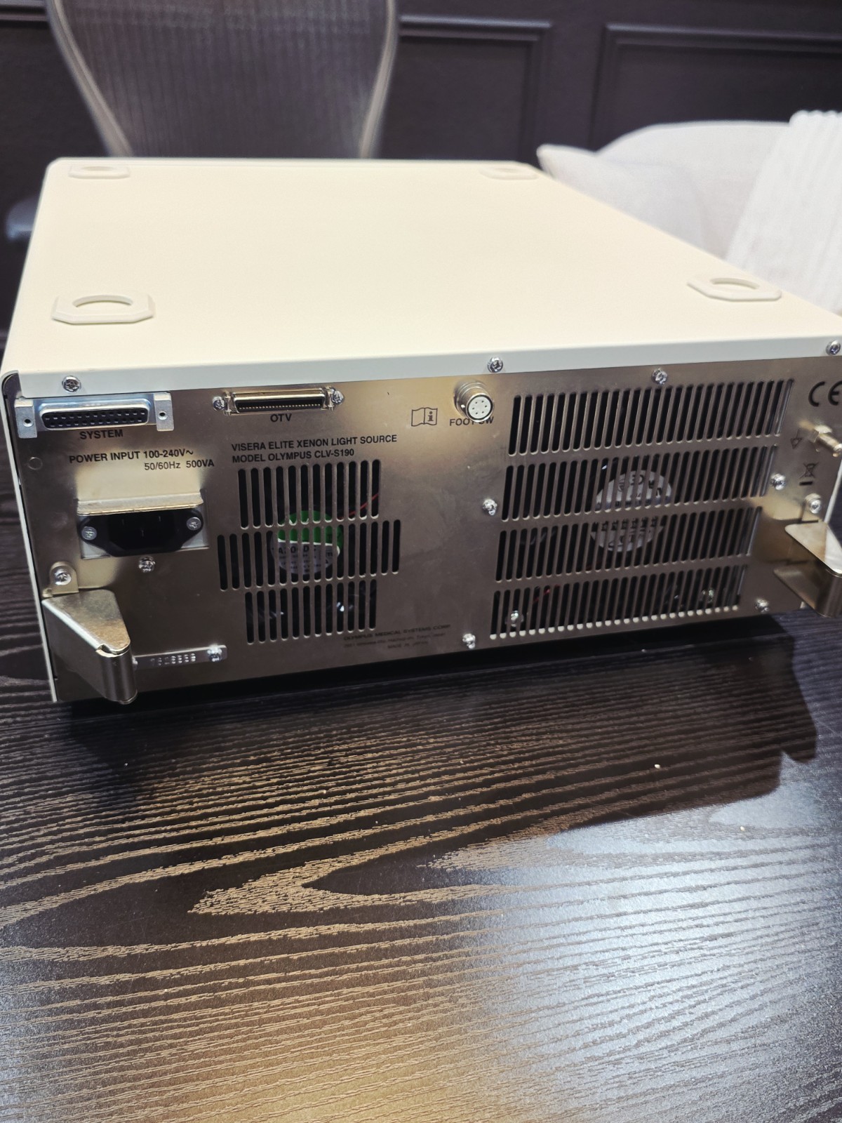 Olympus CLV-S190 Visera Elite – For Parts Or Repair Powers On