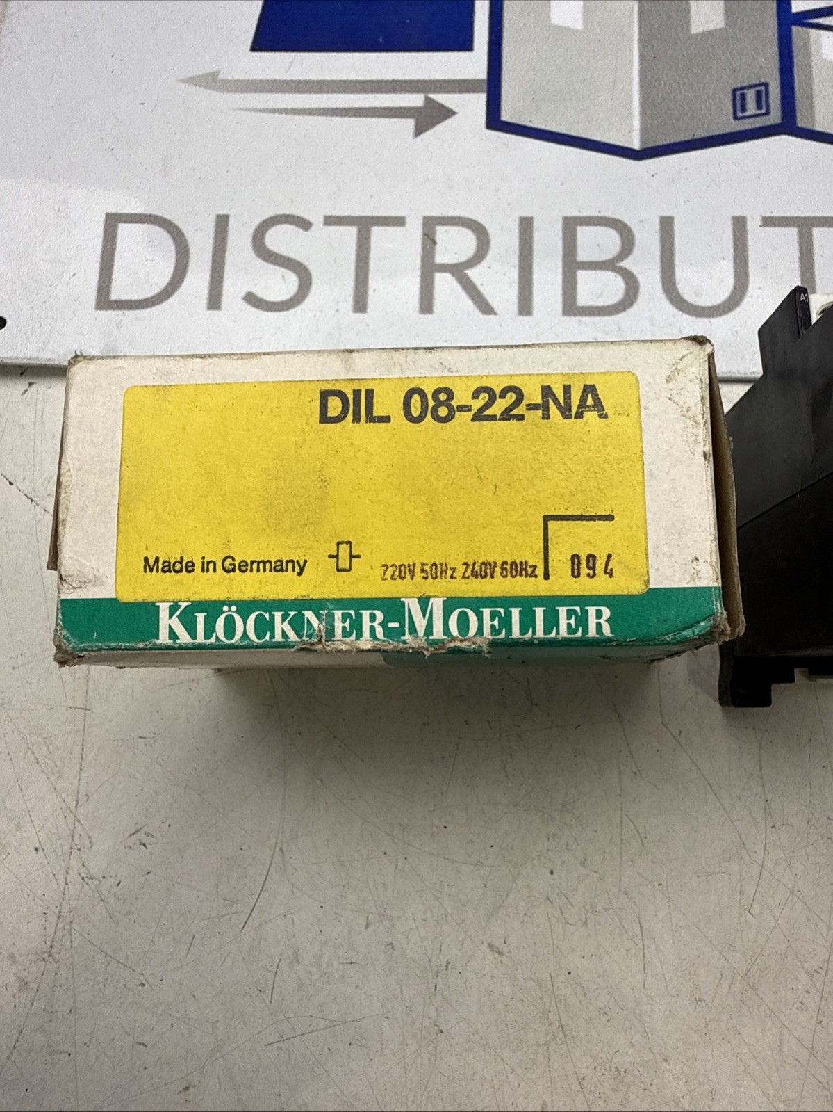 Klockner Moeller DIL 08-22-NA 300VAC 10A Max Contactor 110V 60Hz Coil