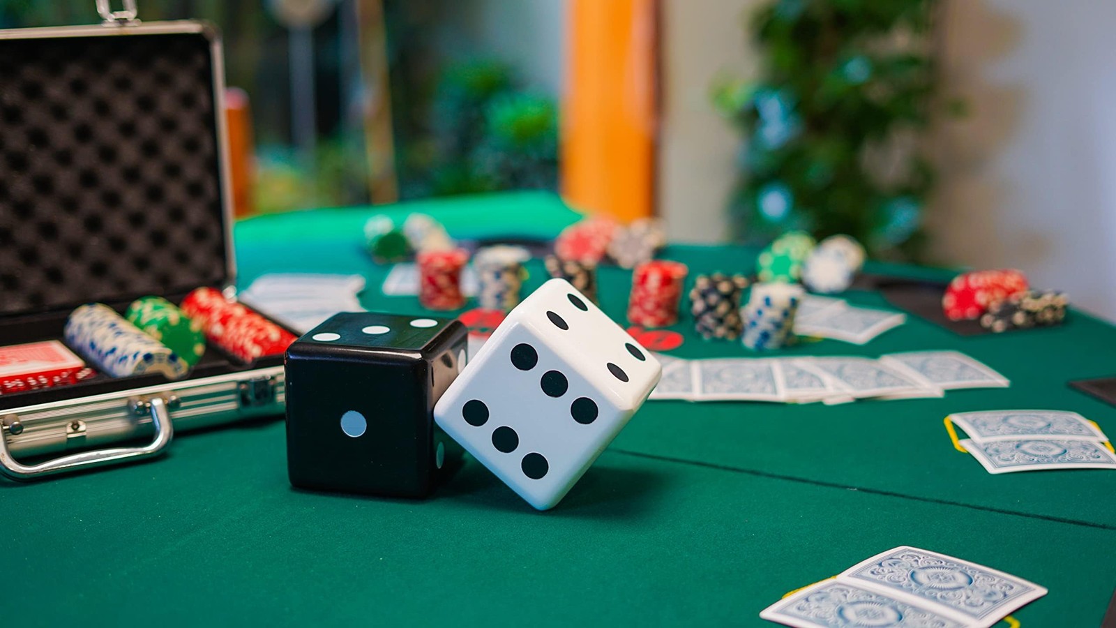 Jumbo Decorative Dice Set of 2, Large Black and White Dice for Home Decor, Game