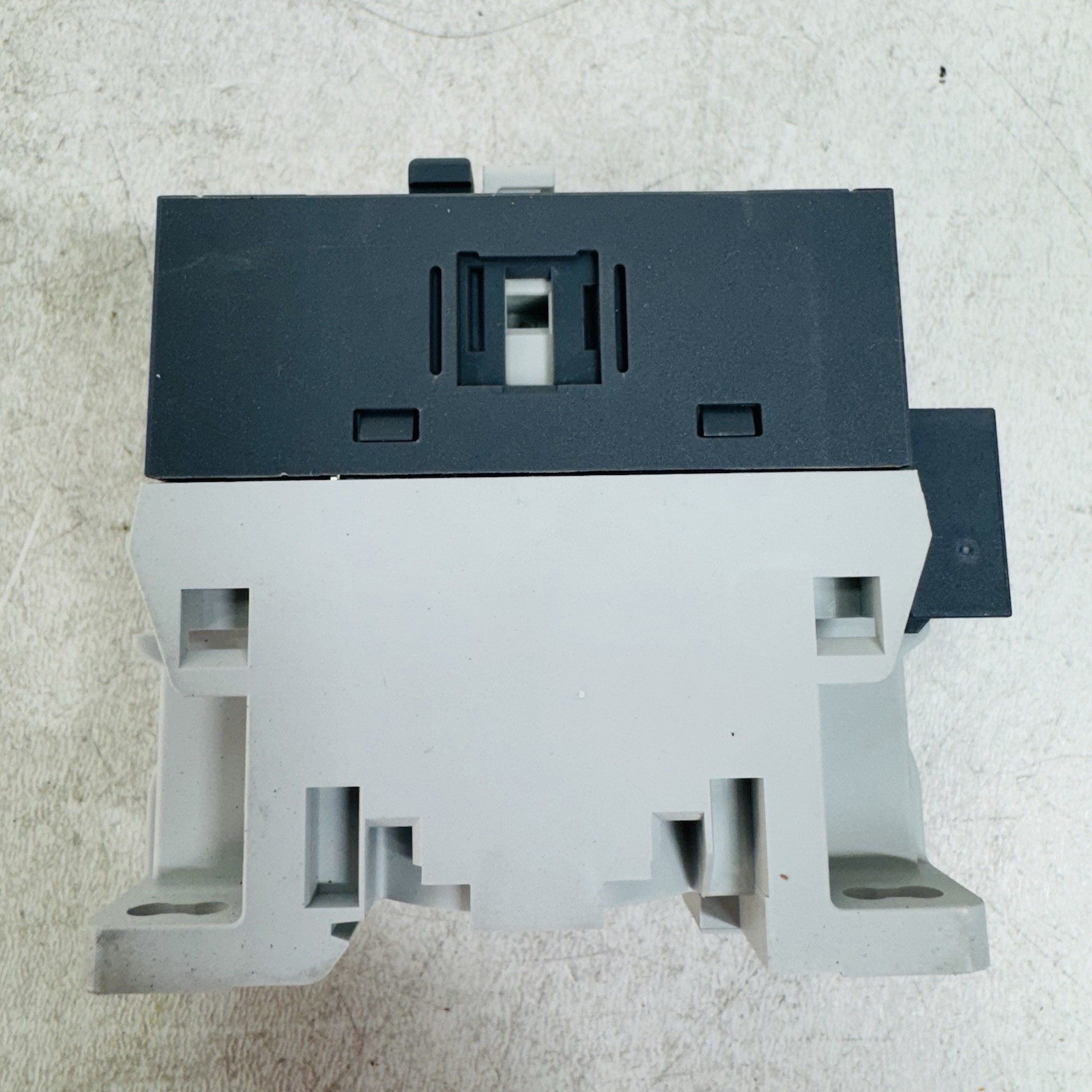 ABB A16-04-00 R84 30A Contactor 110-120V 60Hz 1SBL171101R8400