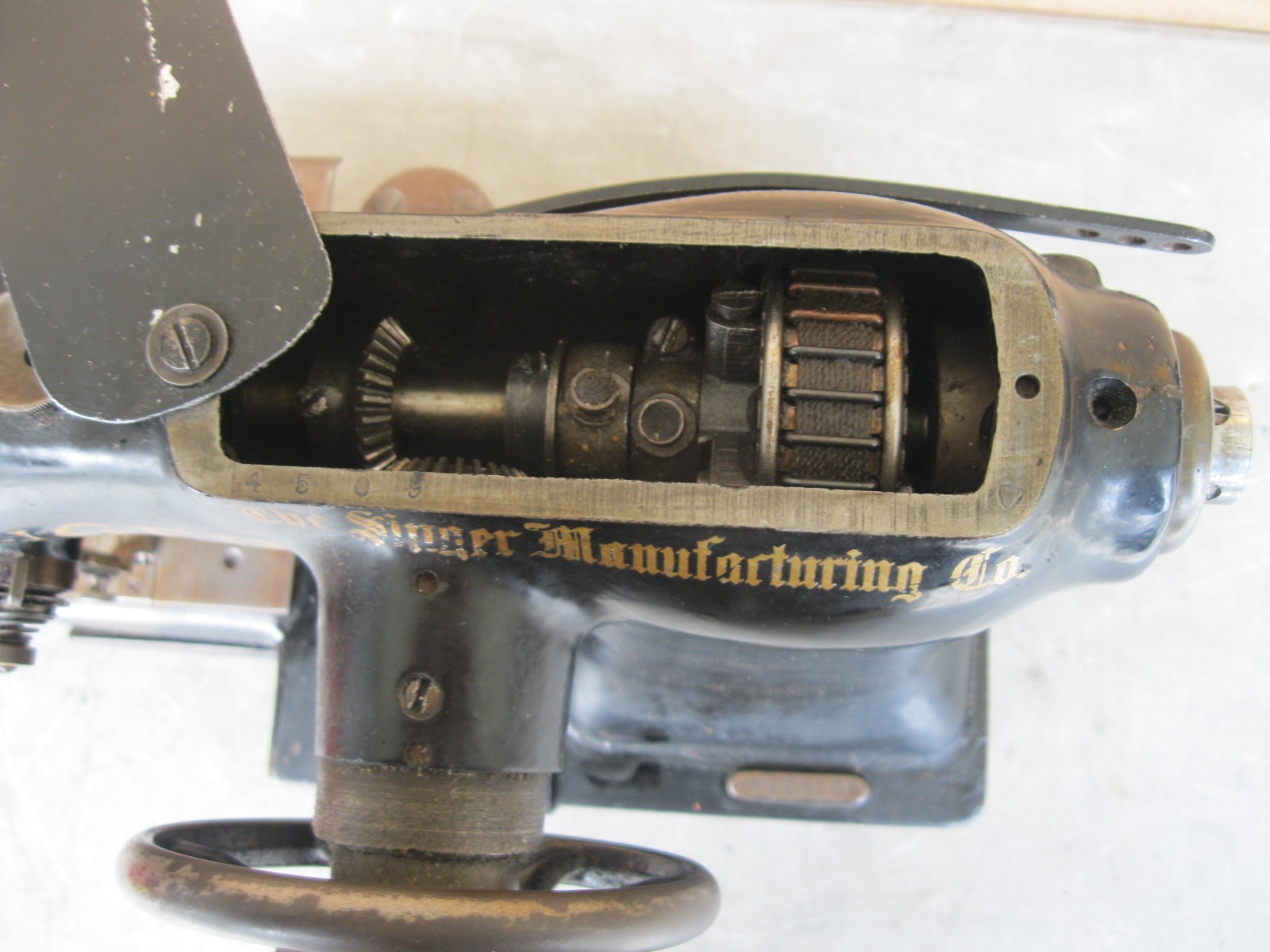 SINGER INDUSTRIAL MACHINE 65 OR 65W1 ????–FOR PARTS / REPAIR–UNTESTED–AS IS