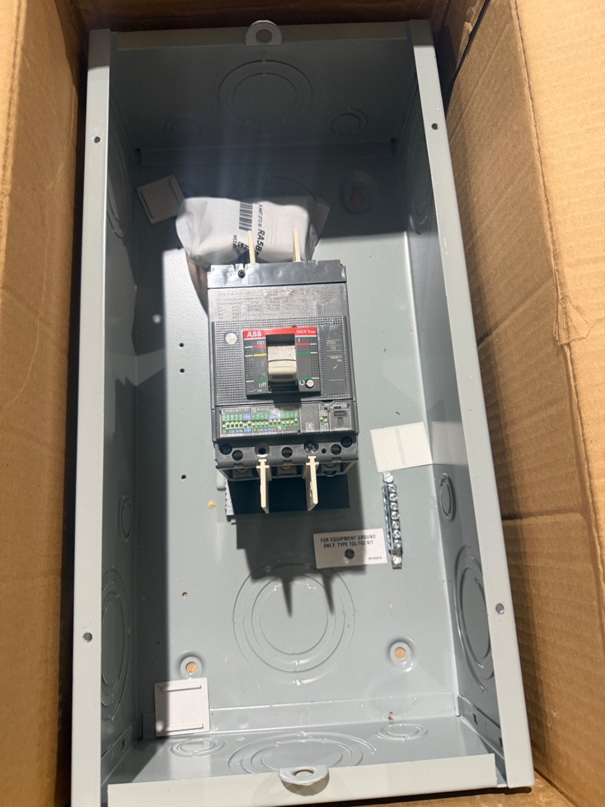 NEW ABB 125 AMP BREAKER ENCLOSURE NEMA 1 DISCONNECT 600V 240V 208V 480V