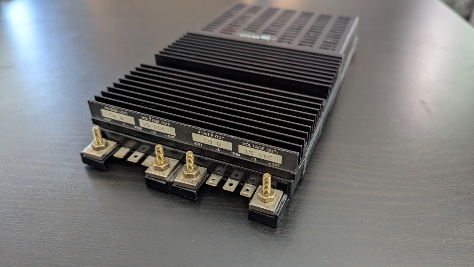 Vicor VI-PA22-EYY FlatPAC, a configurable AC-DC switching power supply