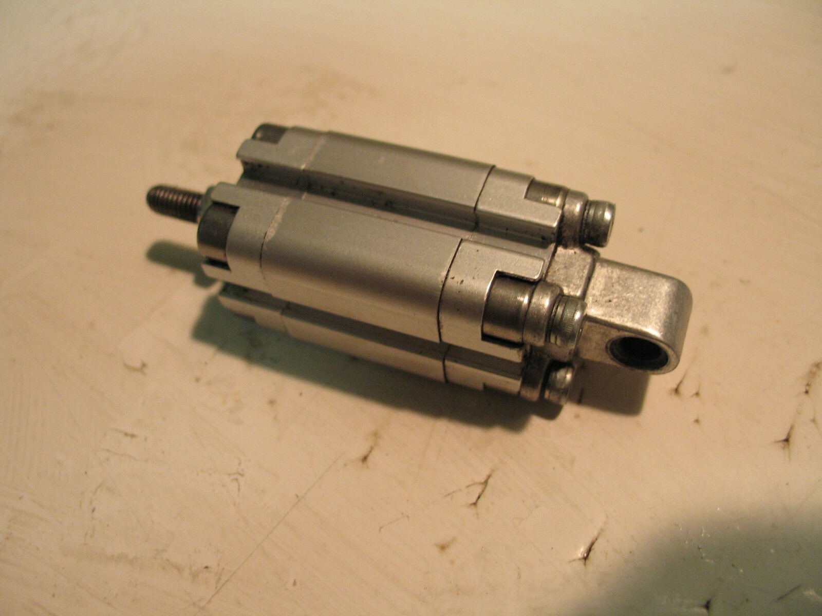 FESTO ADVU-12-15-A-P-A DA PNEUMATIC CYLINDER 12 BORE X 15 (.69″) MM STROKE P5875