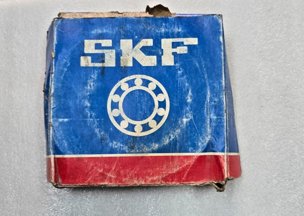 NU220 ECJ Cylindrical Roller Bearing NEW SKF GERMANY NU 220 ECJ 100 x 180 x 34MM
