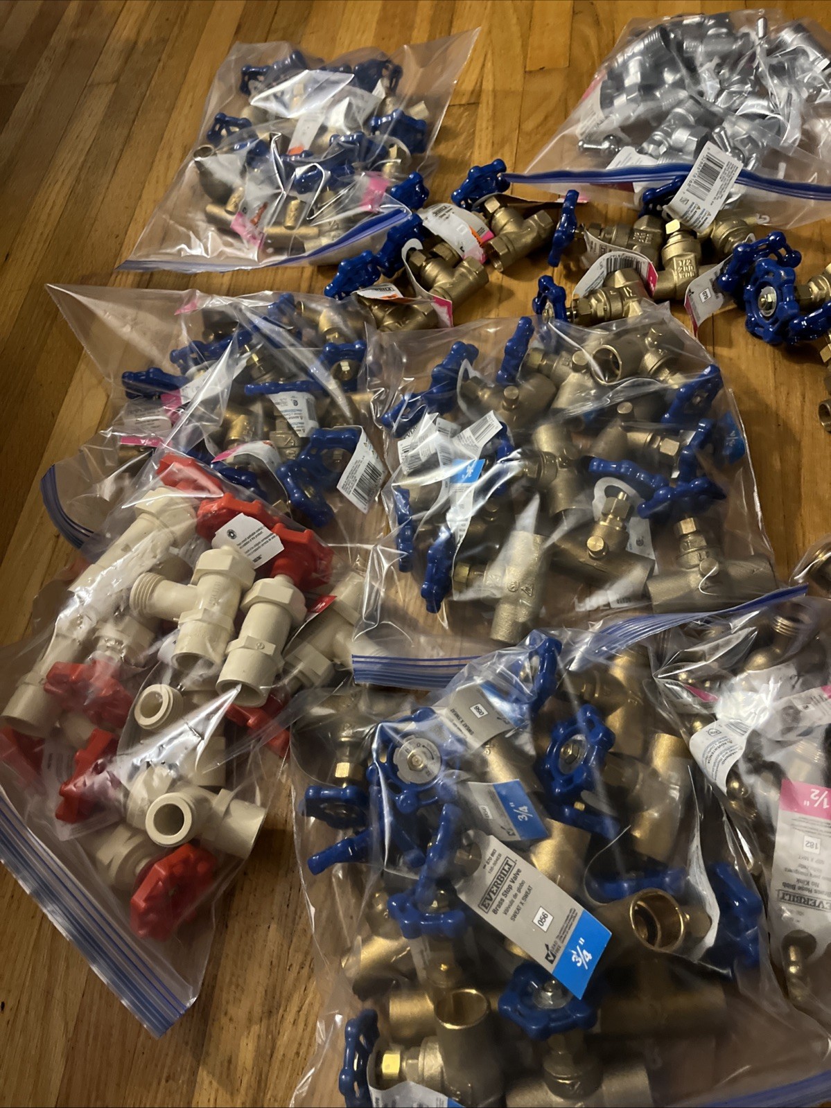 Mixed Lot of 85 Plumbing Valves – New – Please See Pictures