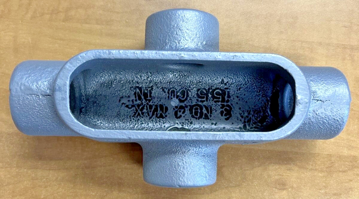 Appleton APPX37 (Box of 1) – 1 ” Type X Conduit Body Grayloy Iron *NEW IN BOX*