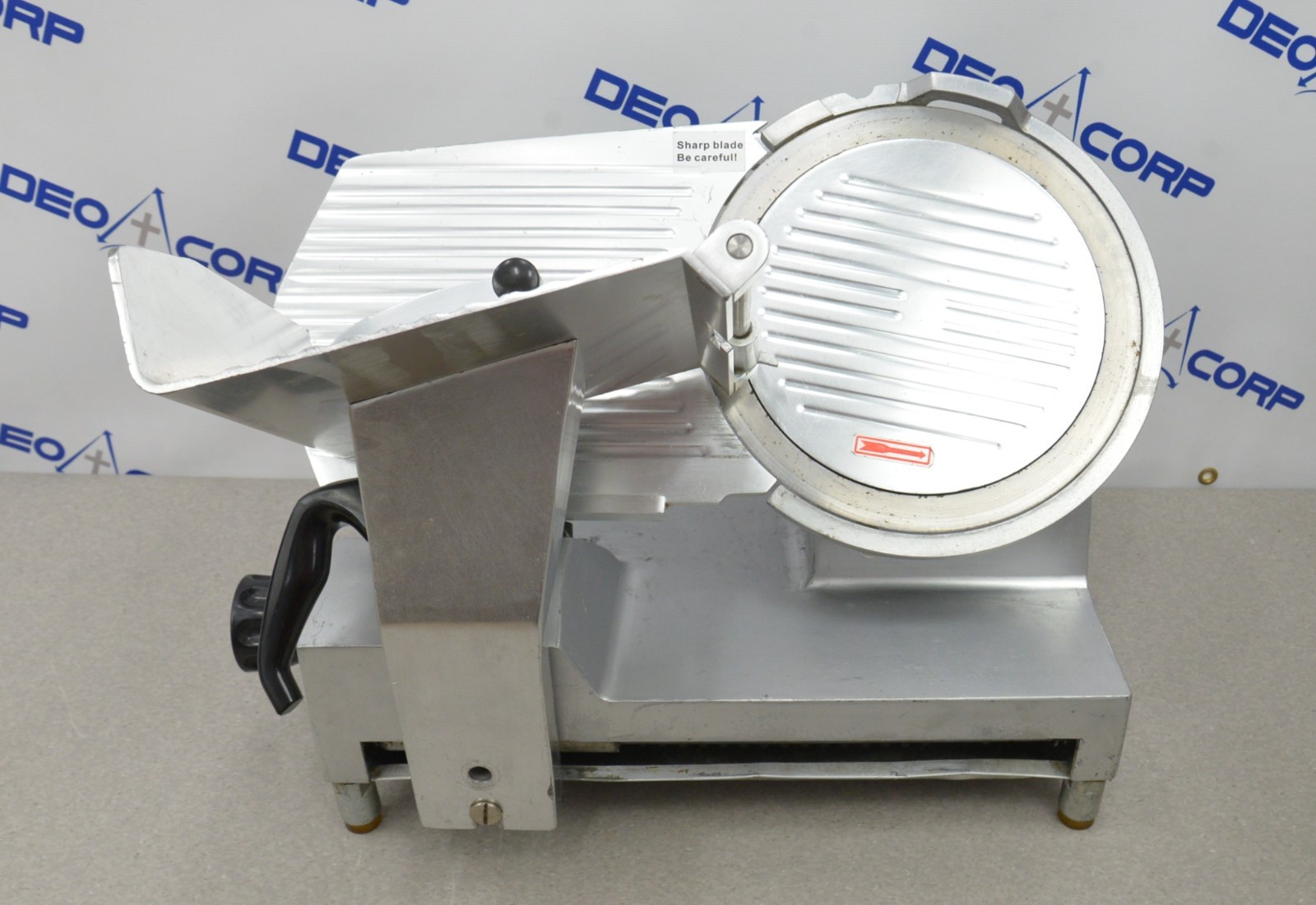 Avantco SL512 12″ Semi-Automatic Gravity Feed Meat Slicer 1/2 hp