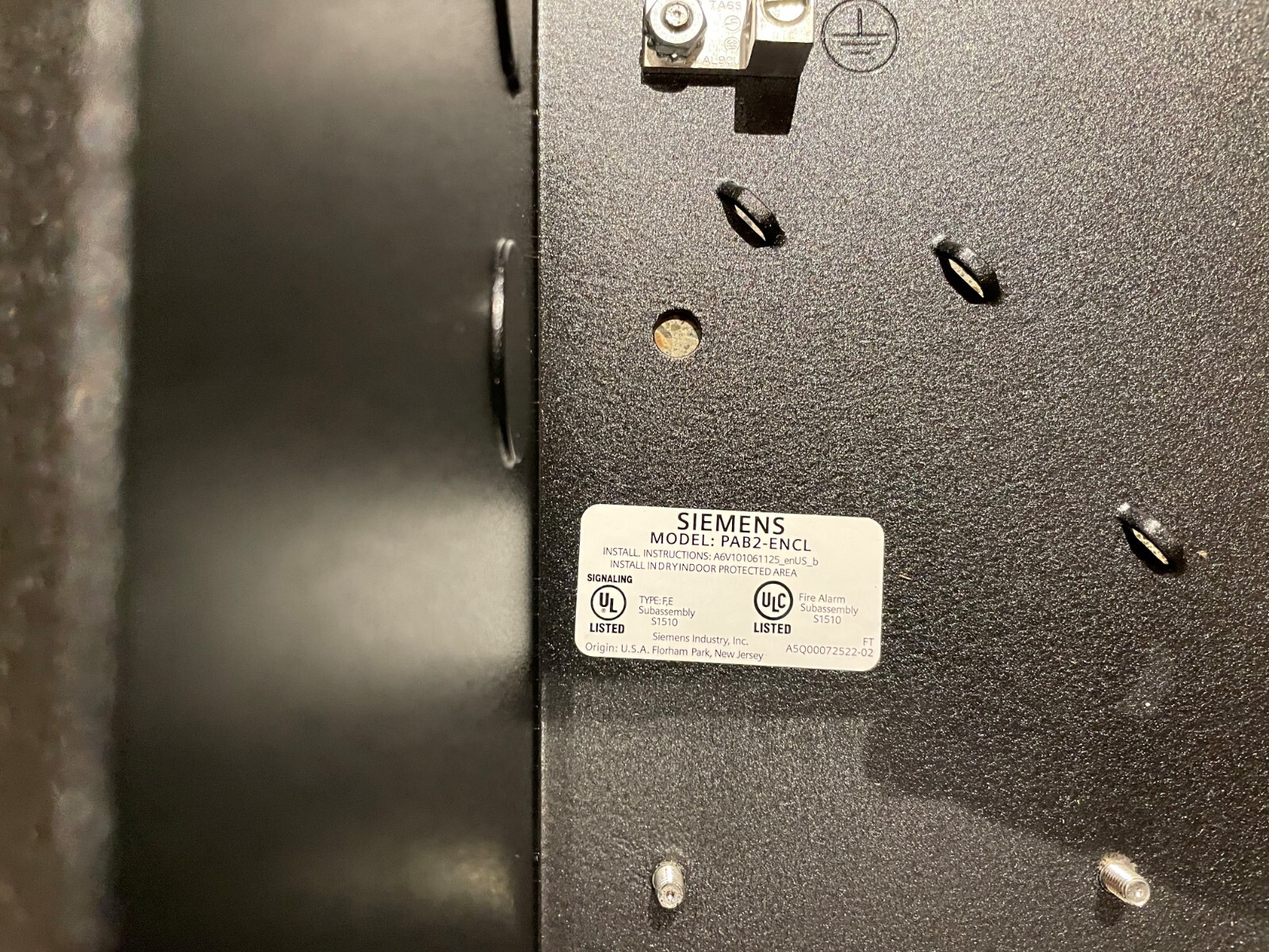 Siemens Locking Panel With Key, 5 3/4″ Deep 16″ Wide 40 1/2″ Tall S54339-A10-A1