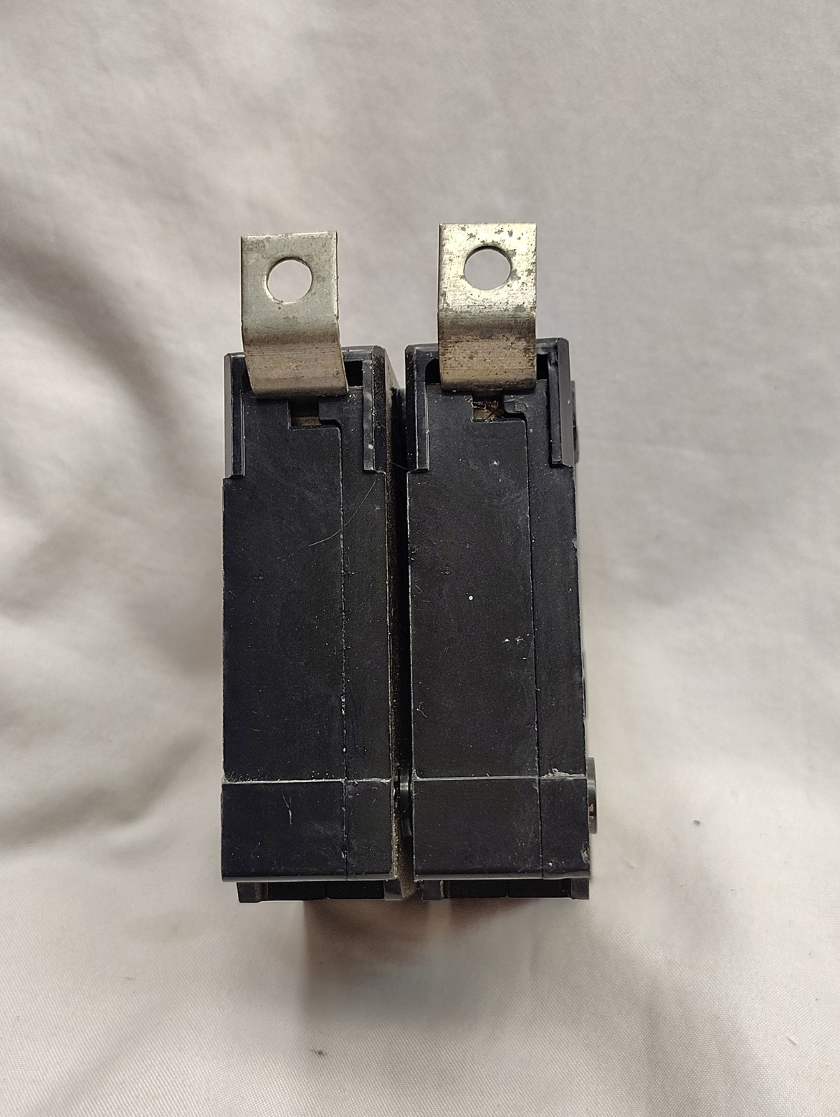 Eaton Cutler Hammer QBHW2020 Circuit Breaker, 2 Pole 20A 240V