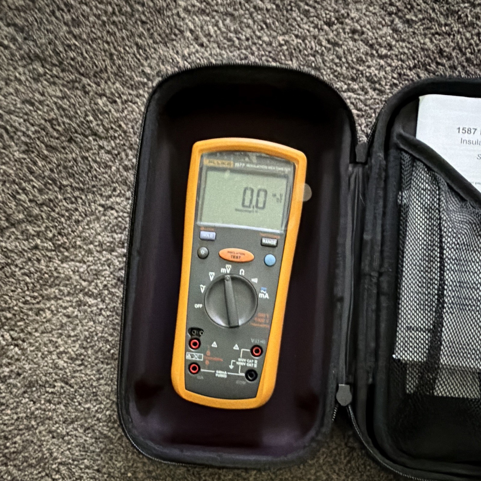Fluke 1577 Insulation Multimeter CAT III 1000V w/ Carrying Case