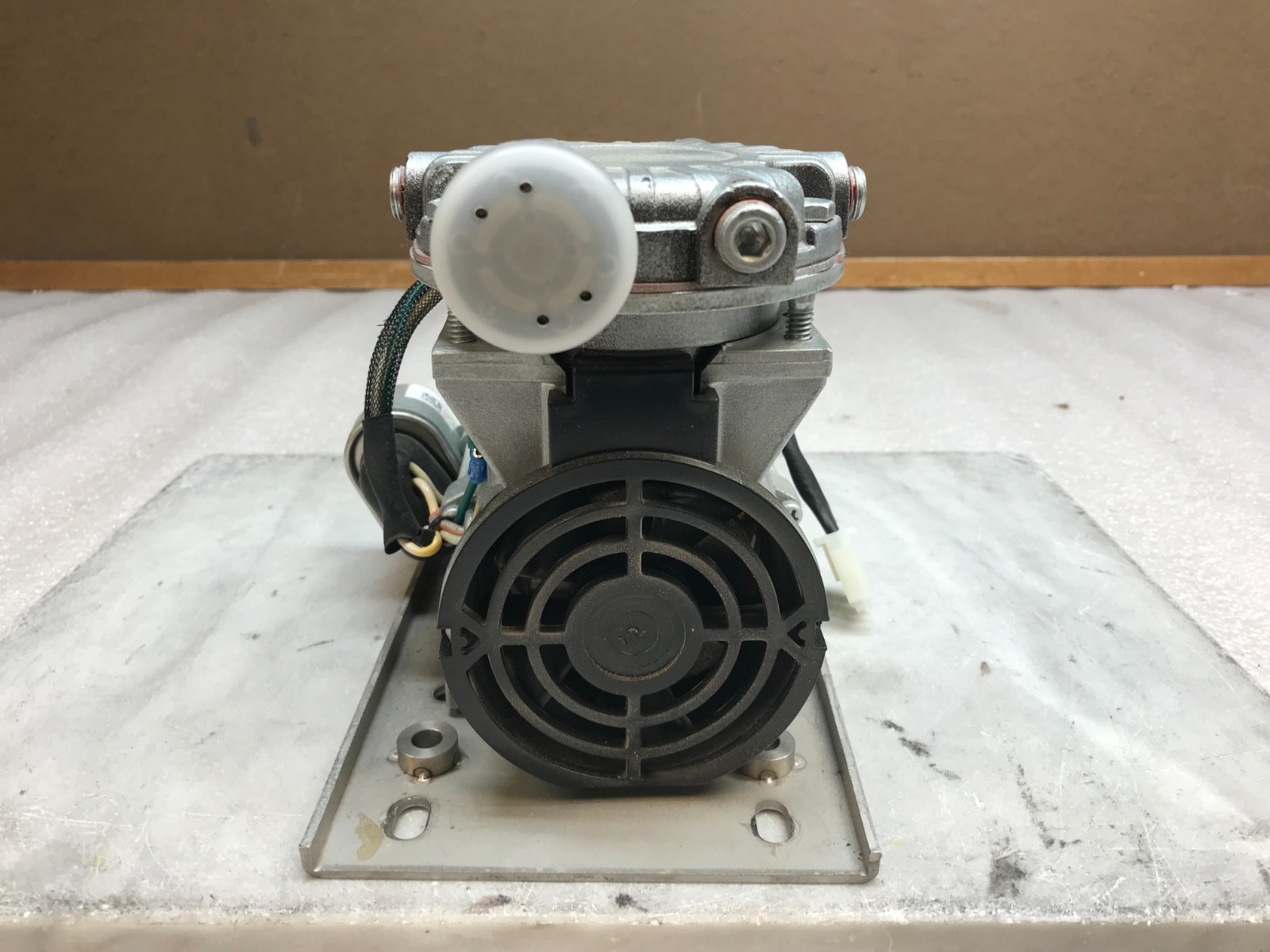 Gast LOA-P123-HB Rocking Piston Pump 115/110V VAC 1.4/1.5A 60/50H Air Compressor