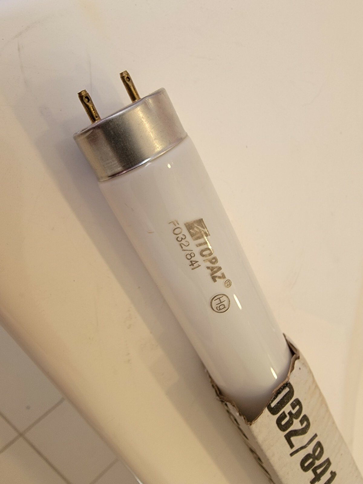 48 inch 4100K fluorescent light bulbs Topaz F032/841-39 32 watt