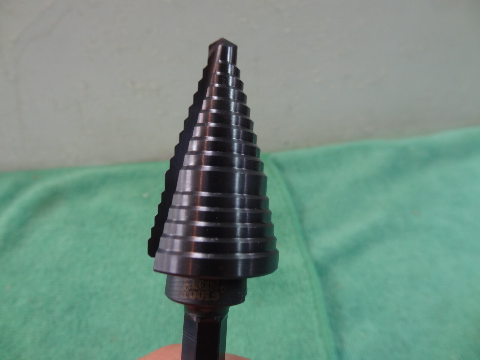 Klein Tools ‘Unibit’ Step Drill Bit 7/8″ to 1-1/8″ – KTSB11